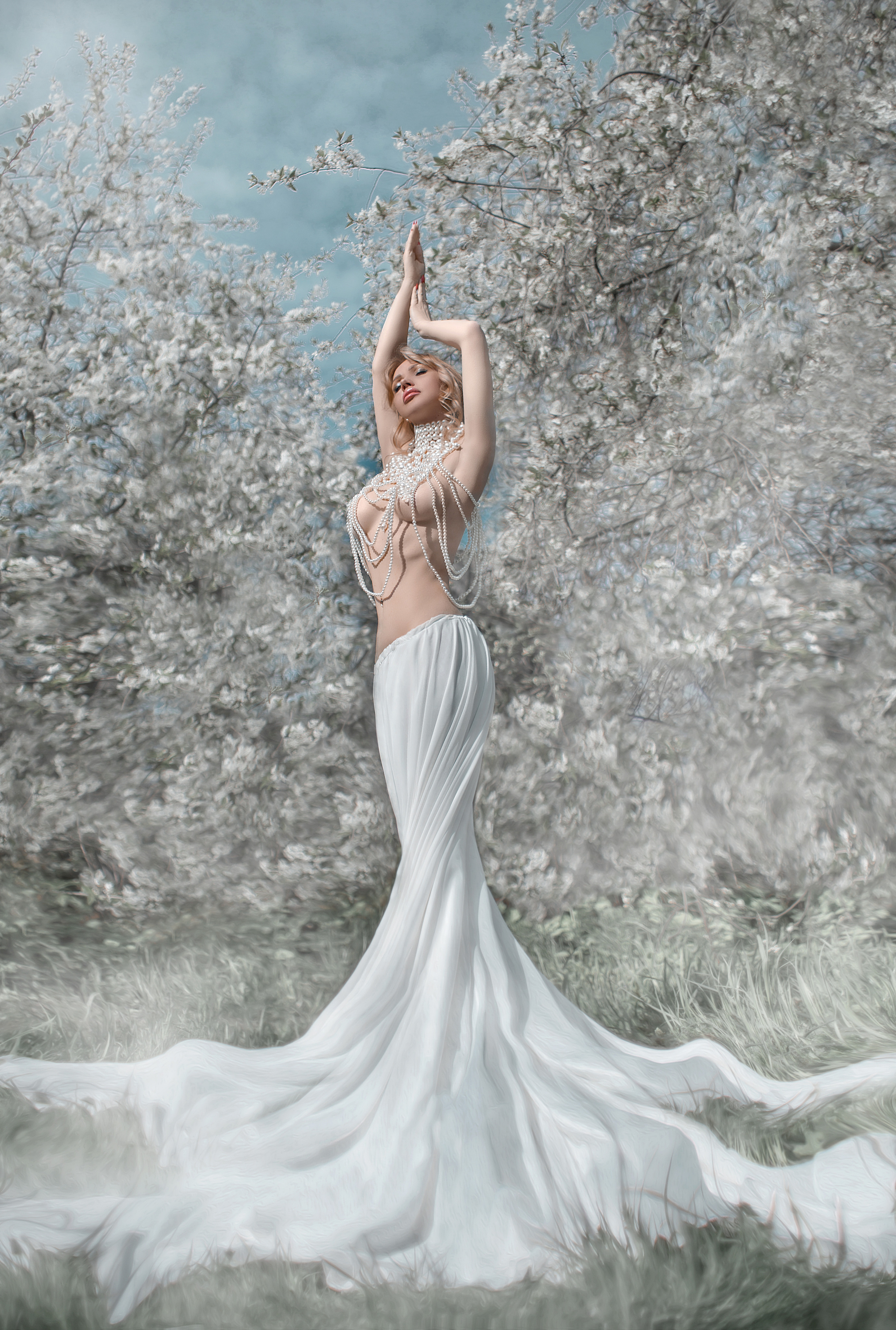 Жемчужная цепочка на тело (белая юбка в комплекте). Фотосессия с лошадьми в Нижнем Новгороде