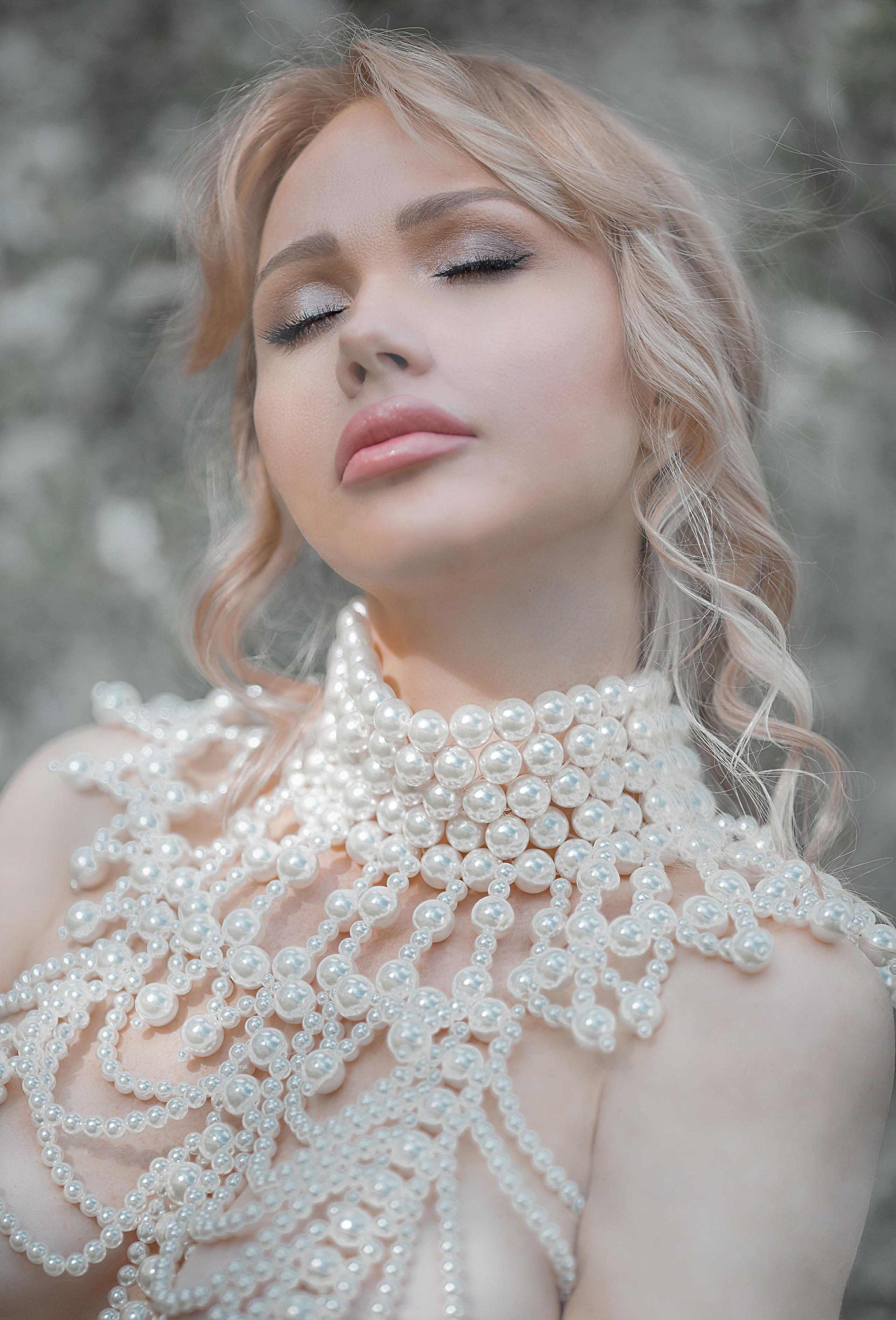 Жемчужная цепочка на тело (белая юбка в комплекте). Фотосессия с лошадьми в Нижнем Новгороде