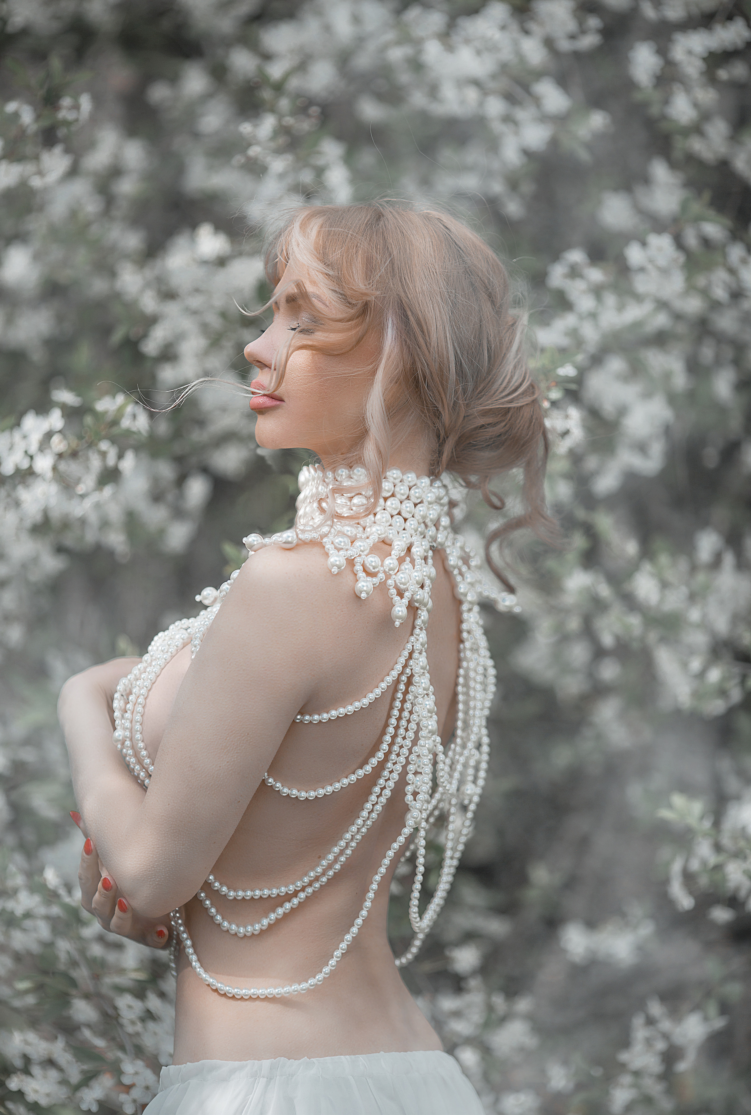 Жемчужная цепочка на тело (белая юбка в комплекте). Фотосессия с лошадьми в Нижнем Новгороде