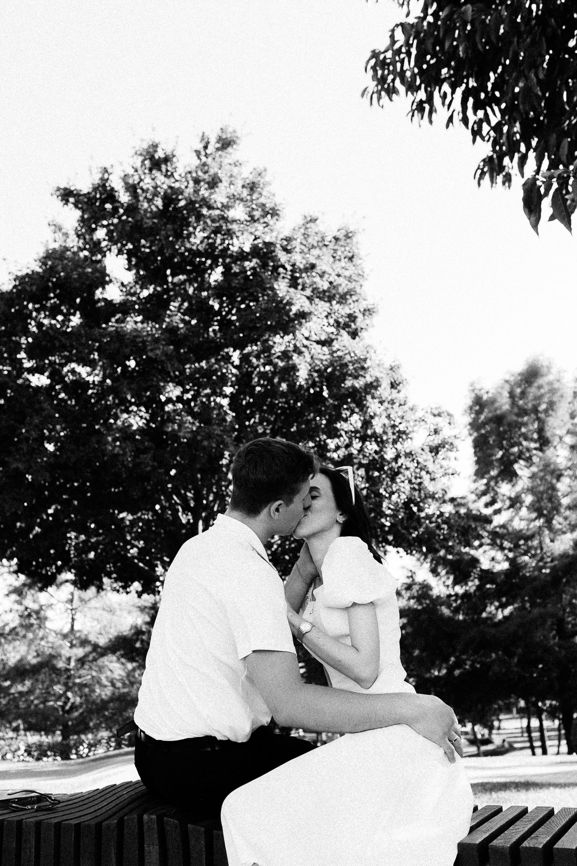 Свадебная фотосессия в парке Галицкого. Свадебный и семейный фотограф Виолетта Сидельникова. Краснодар, Россия, Беларусь, Европа