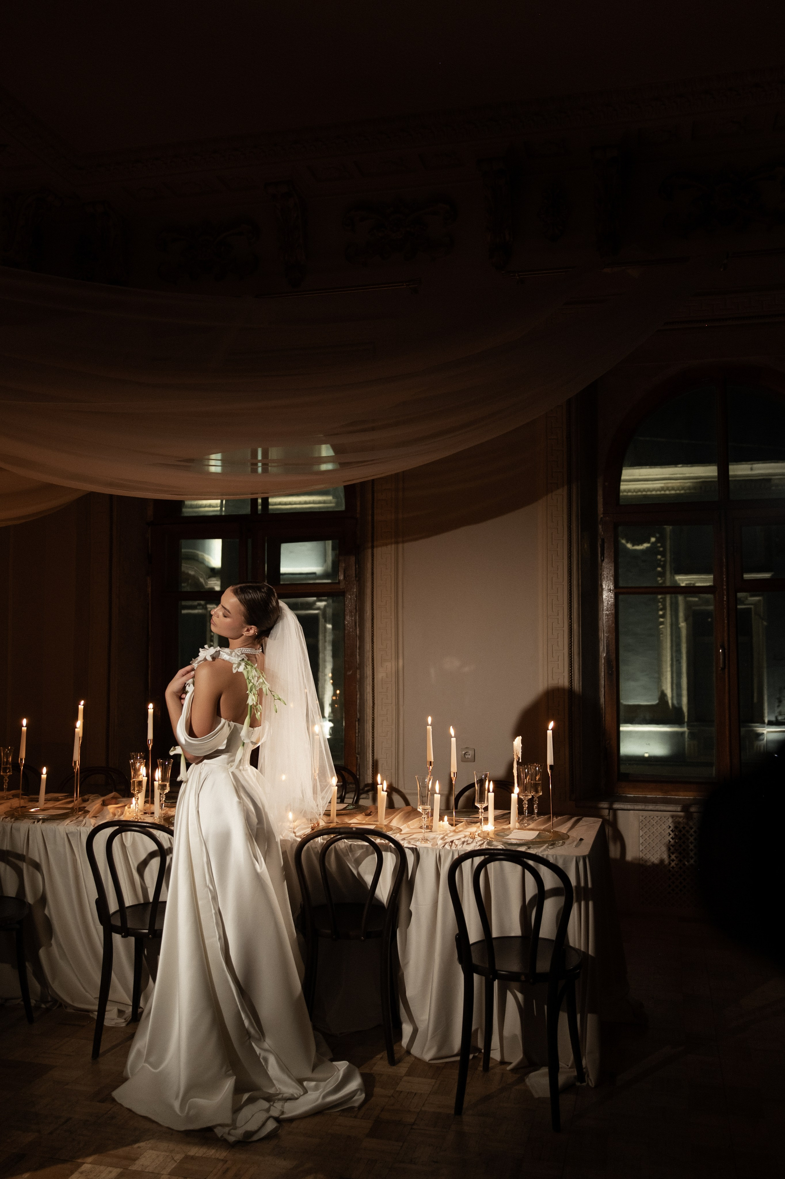 Камерный свадебный ужин при свечах в старинном особняке в фотостудии 21. Kult. Ярослава Ерина — свадебный фотограф в Москве