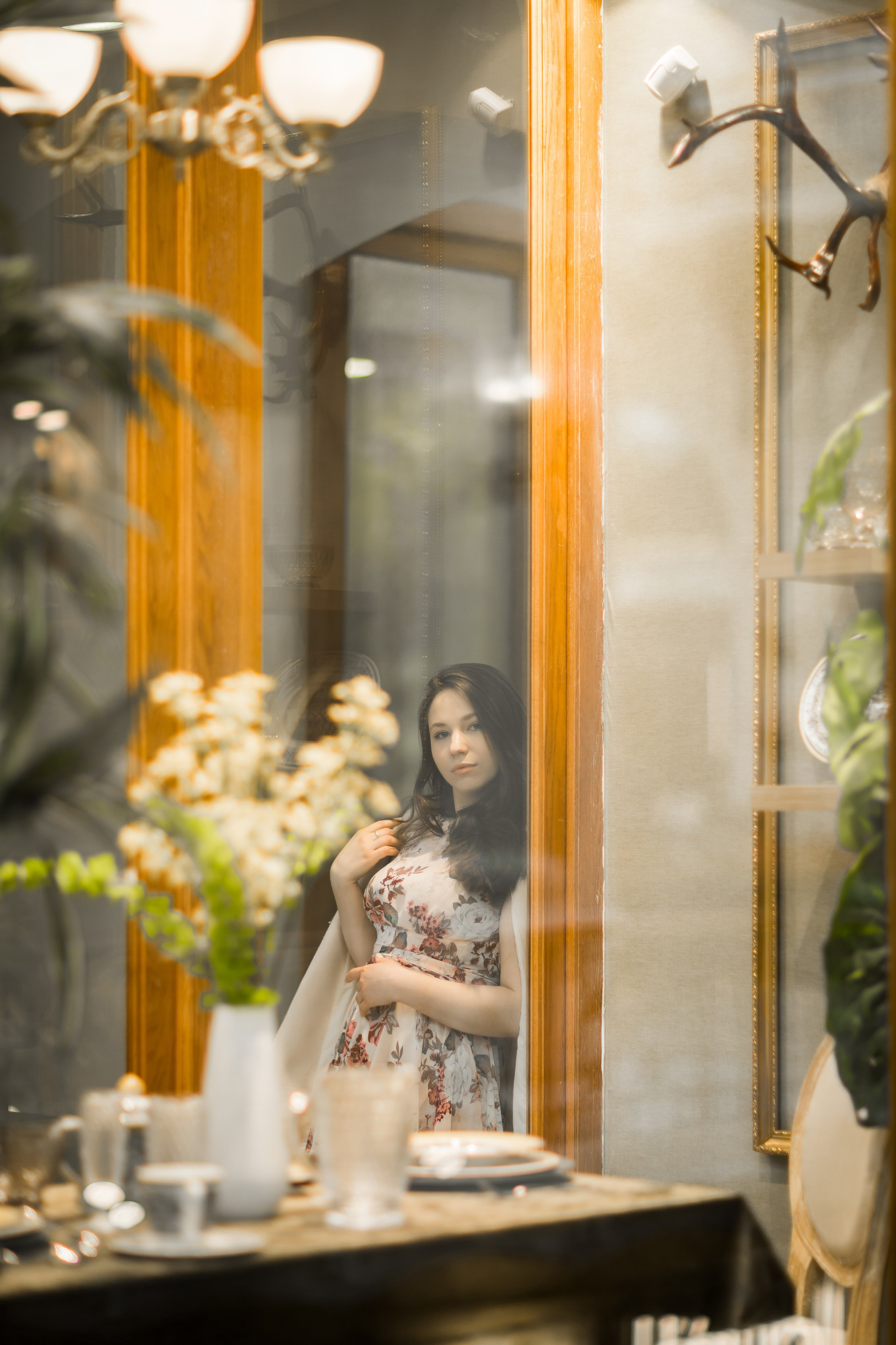 В помещении. Photomantis