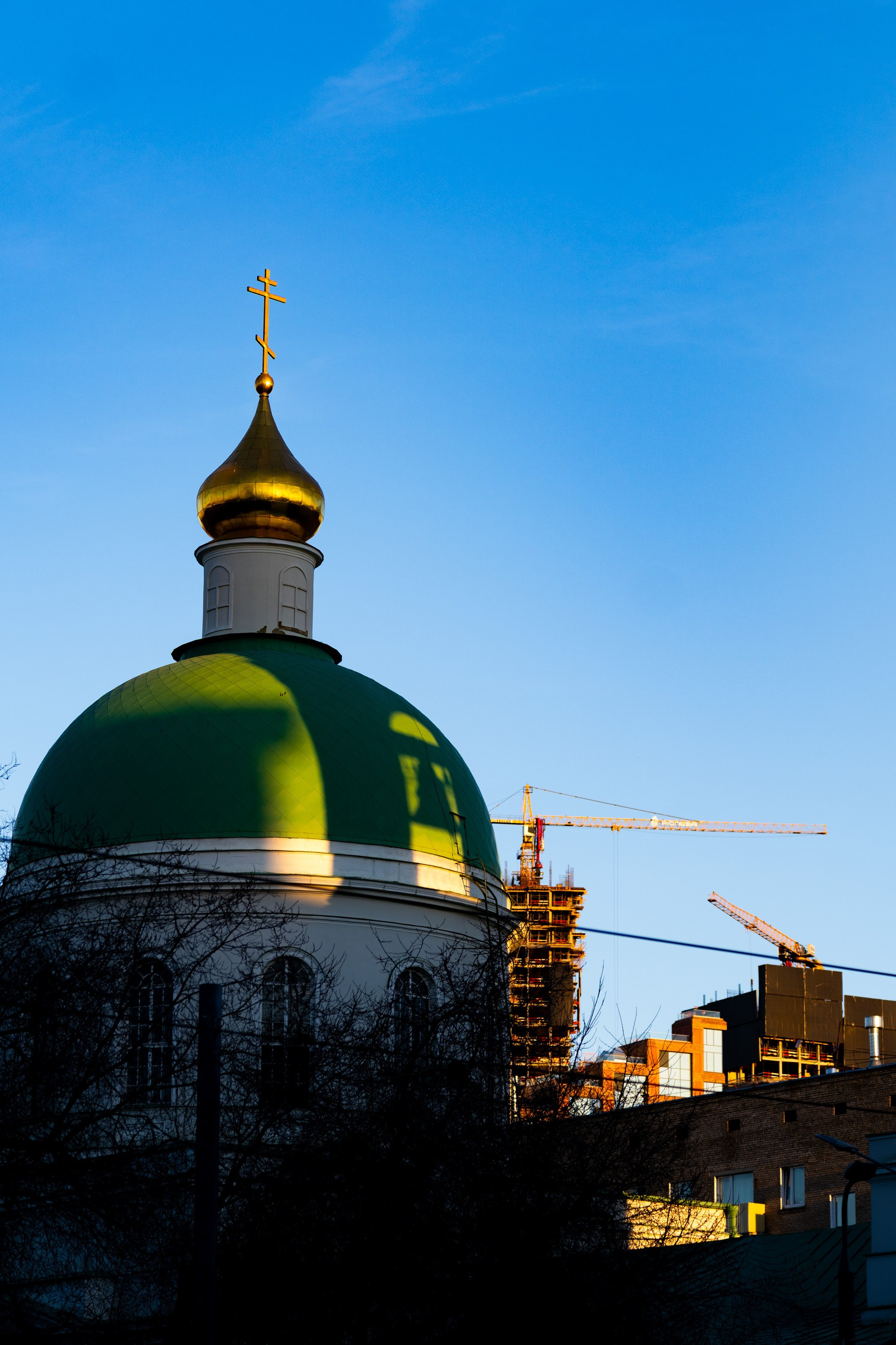 Свет и тень в городе. Фотограф в Москве. Шахабудин