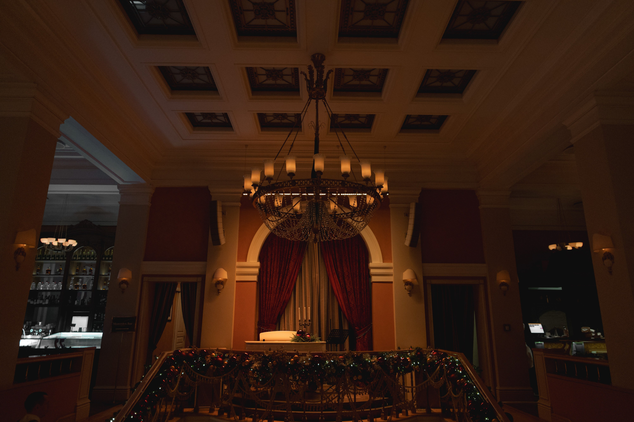 Свадебная фотосессия в Radisson Collection Hotel мск. Свадебный и портретный фотограф в Москве Жердев Даниил