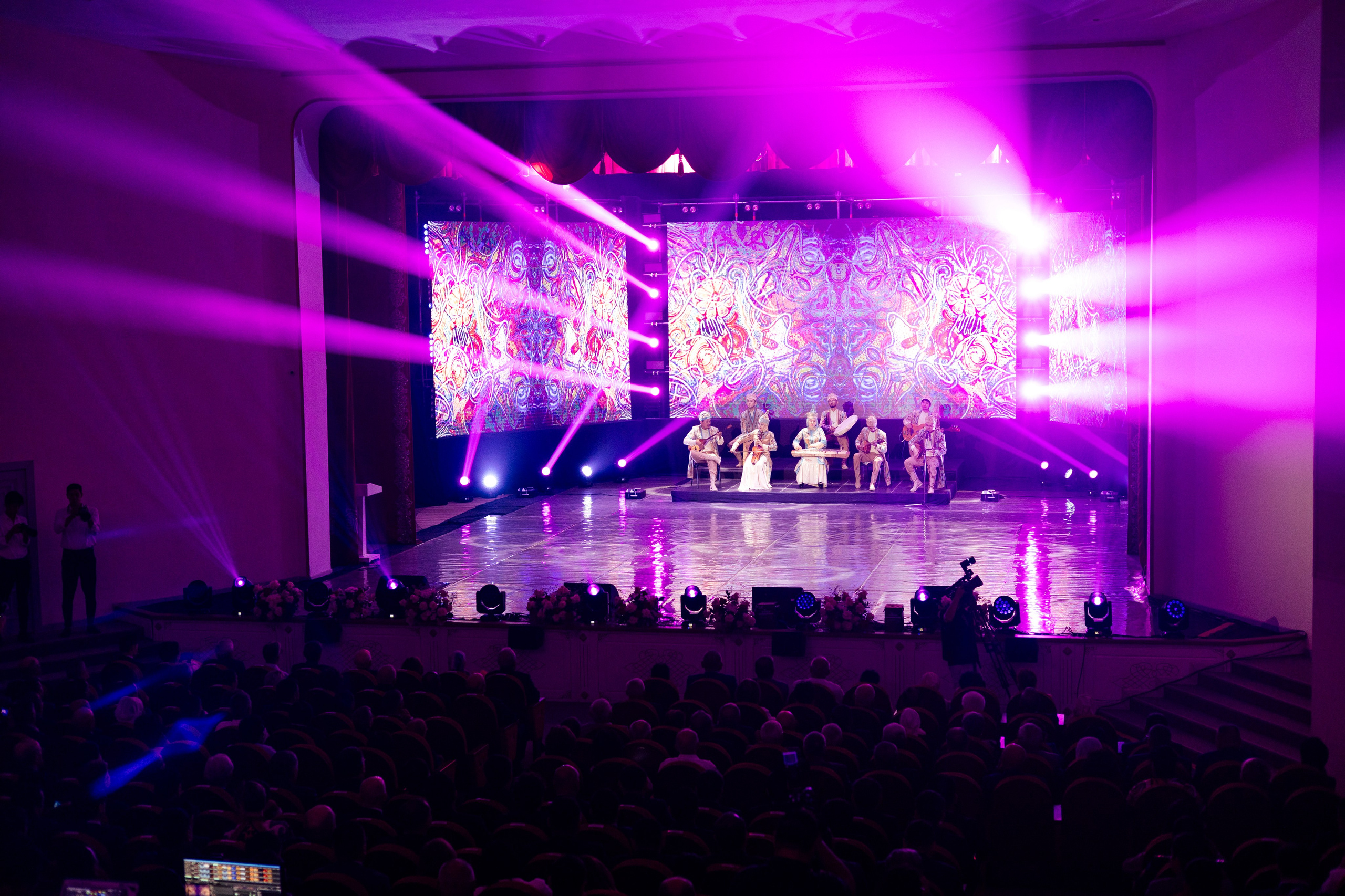 Фотосъёмка для Kazmunaygas. Фотограф в Алматы Сиражев Карымсак. Фотосессия, бизнес портреты