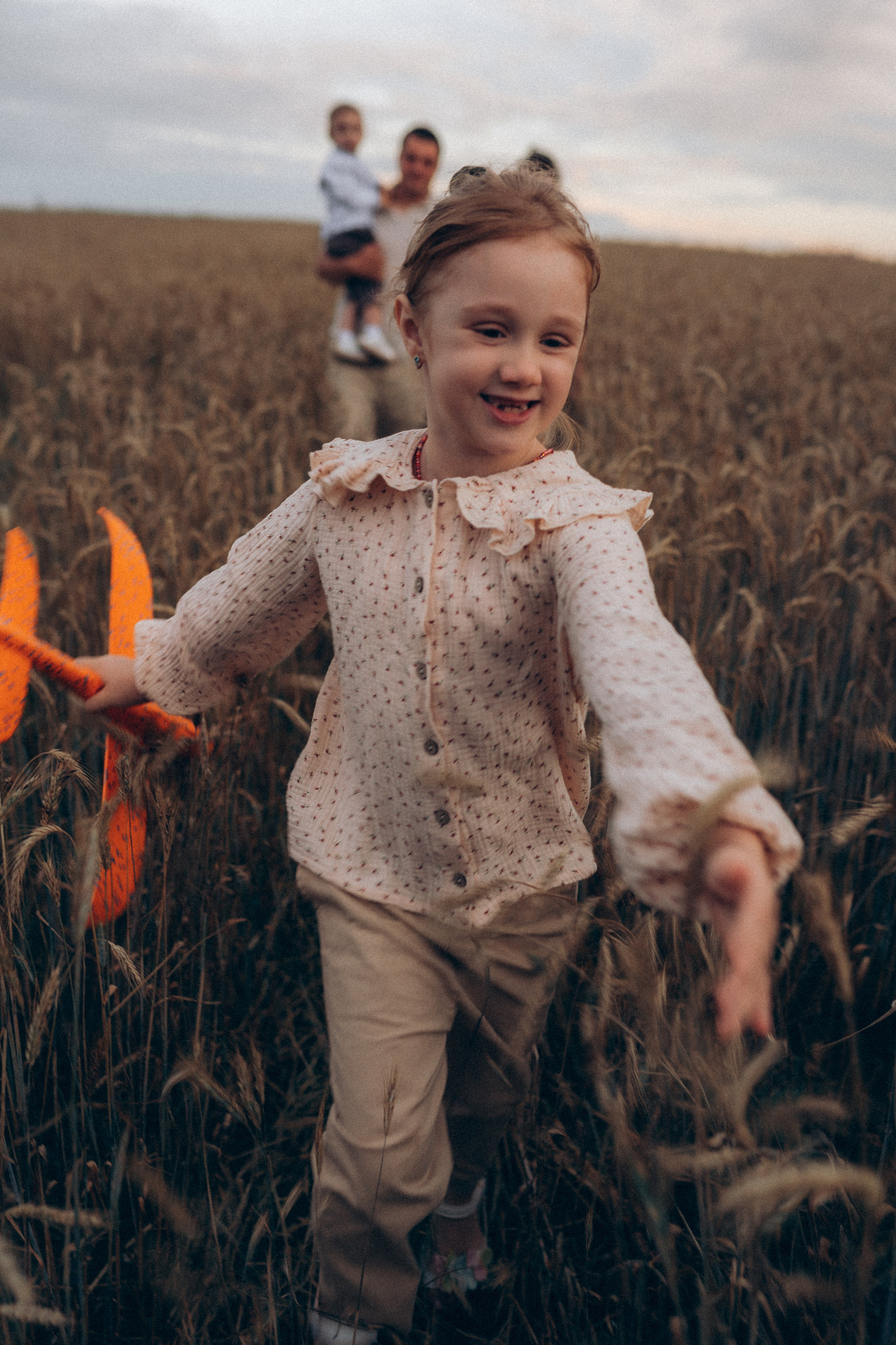 Алёна и семья. Фотограф Торопец Кристина Абрамова Kanwellia photography