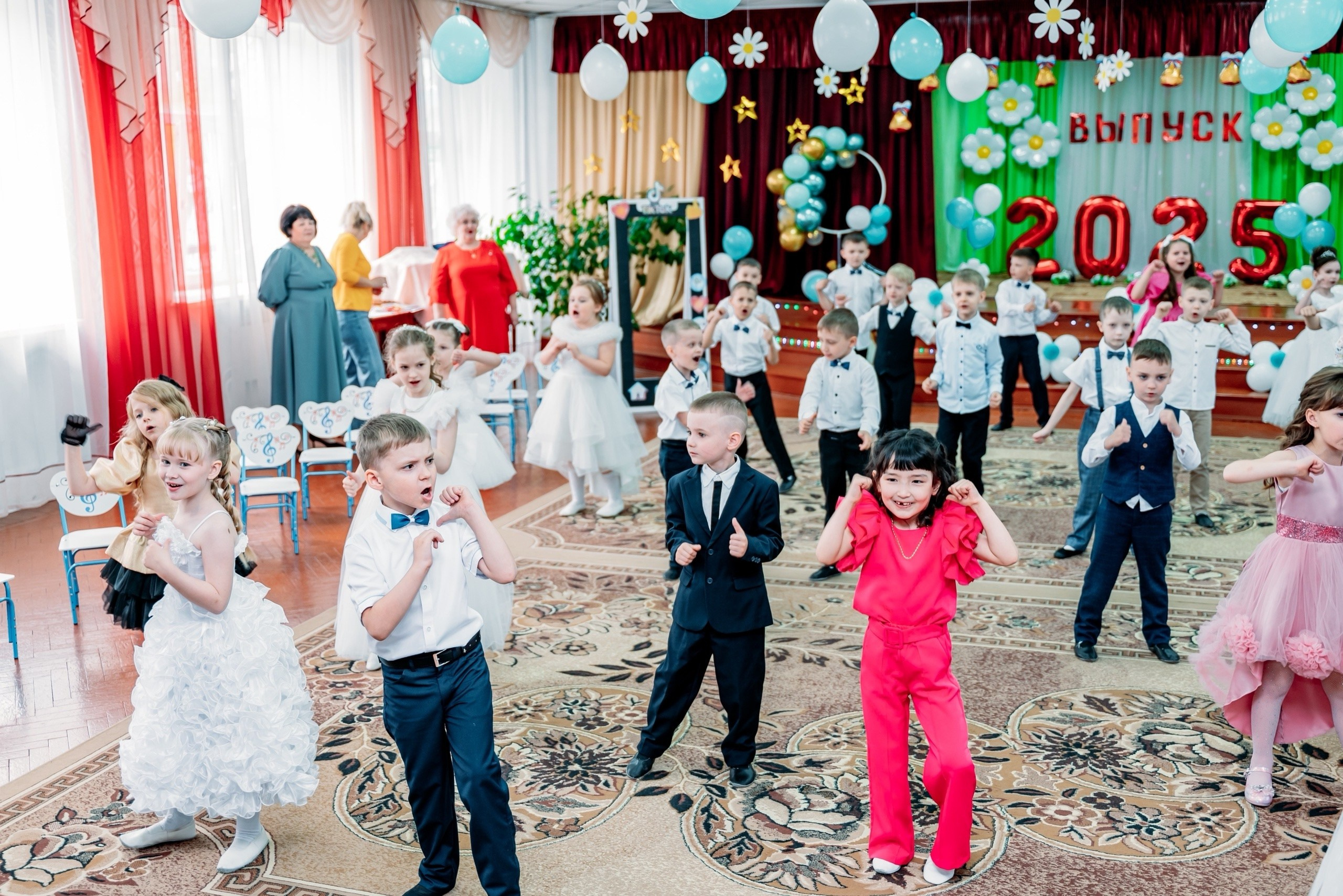 Выпускной 2025 детский сад 61. Фотограф Алёна Царькова. Киселевск