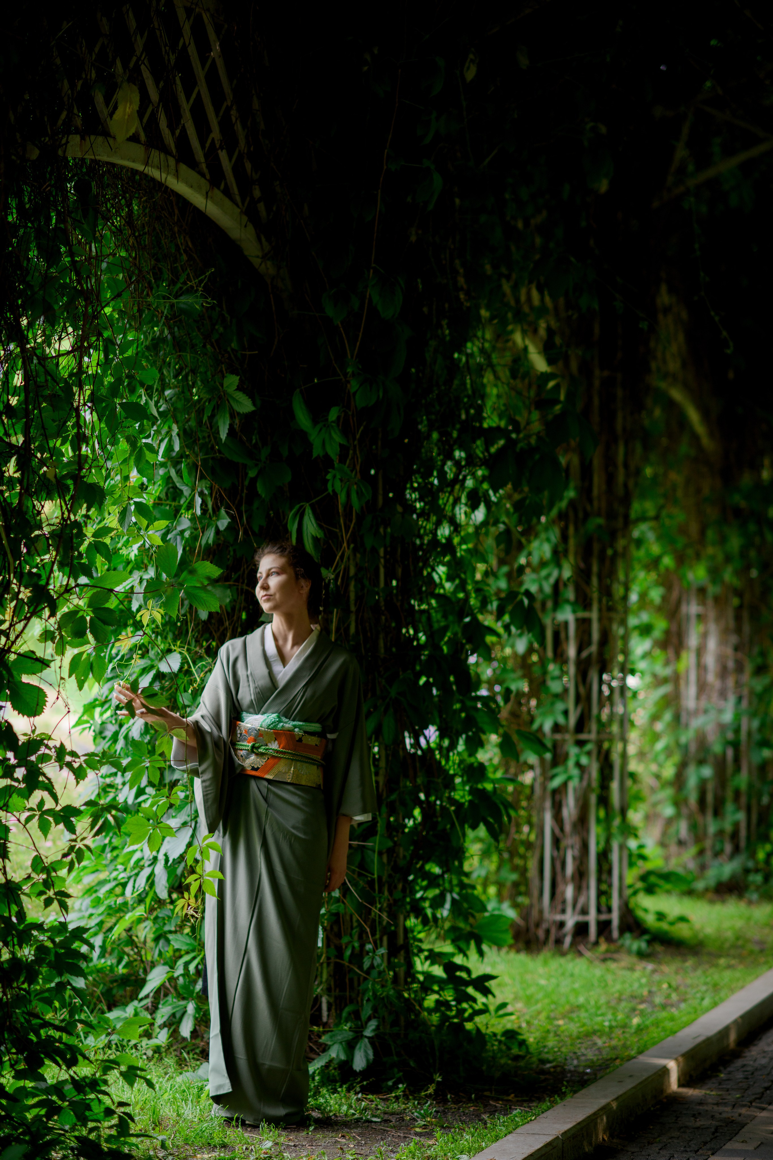 Фотосессия в цветущем чубушнике в саду им. Баумана. Главная