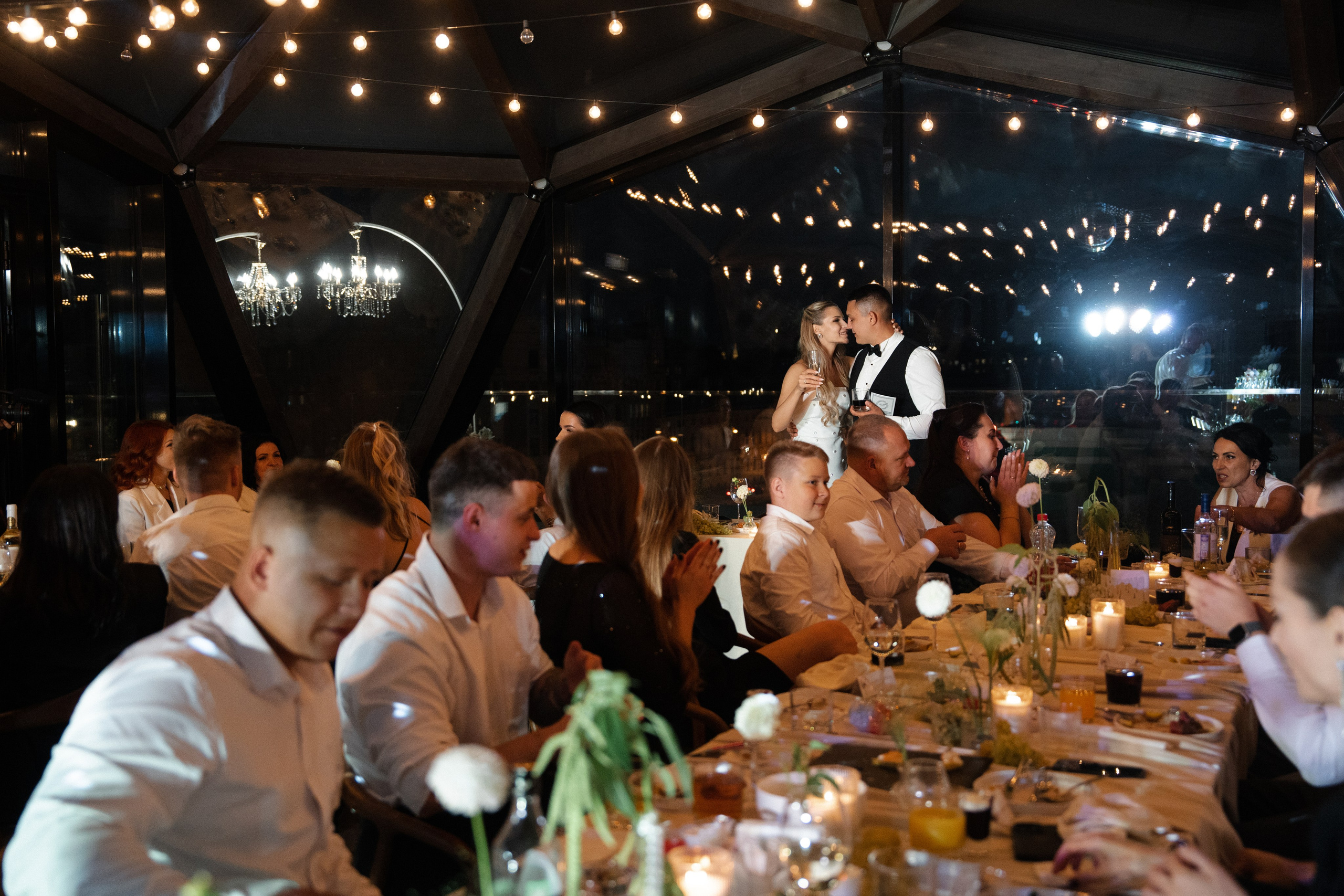 Виктория & Роман. Камерная городская свадьба в видовом ресторане в стиле современная классика. Свадебный фотограф организатор в Санкт-Петербурге Ассоль Опарина