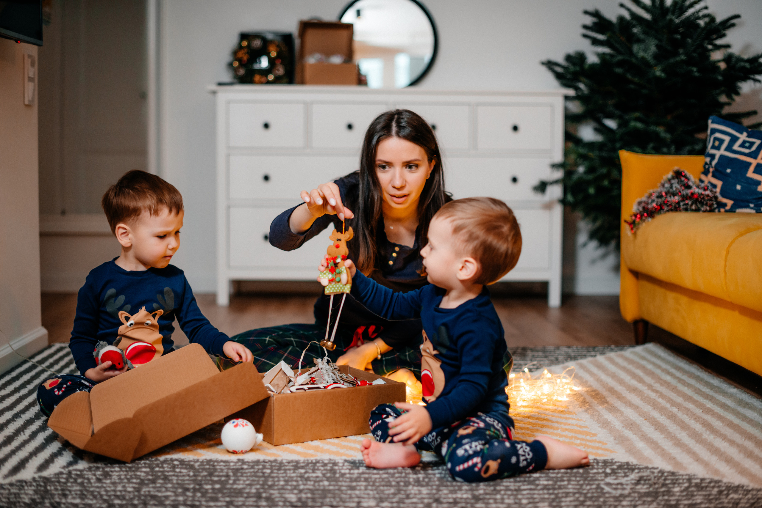 Новогодняя семейная фотосессия дома. Семейный и детский фотограф в Санкт-Петербурге Маша Бичан