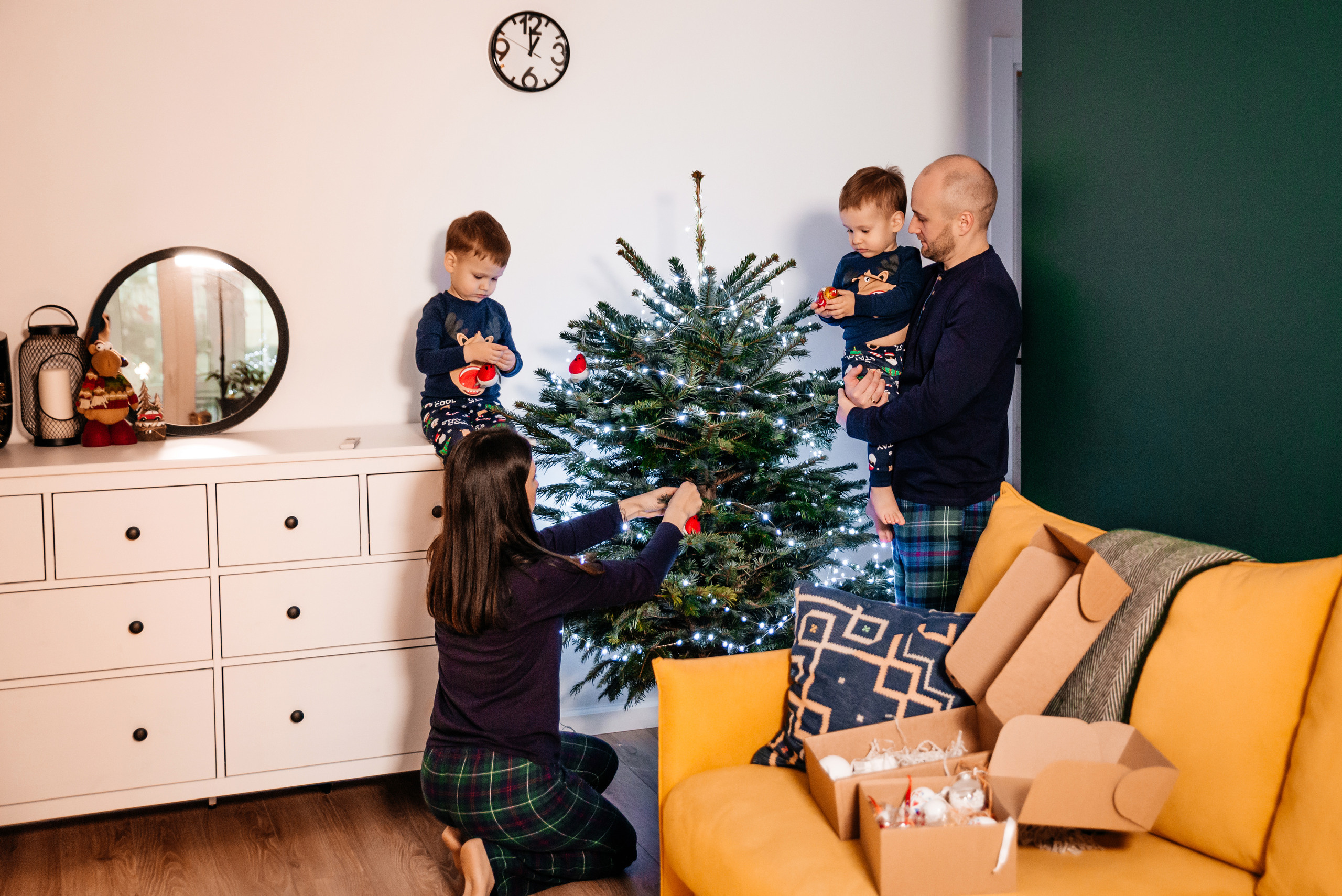 Новогодняя семейная фотосессия дома. Семейный и детский фотограф в Санкт-Петербурге Маша Бичан