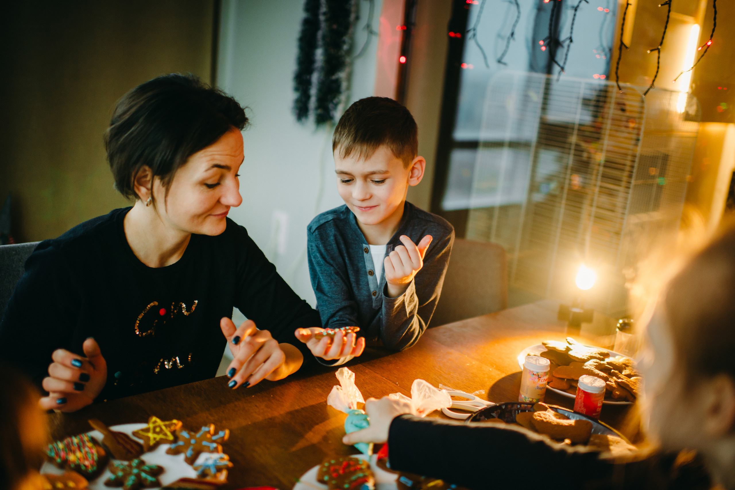Новогодняя семейная фотосессия дома. Семейный и детский фотограф в Санкт-Петербурге Маша Бичан