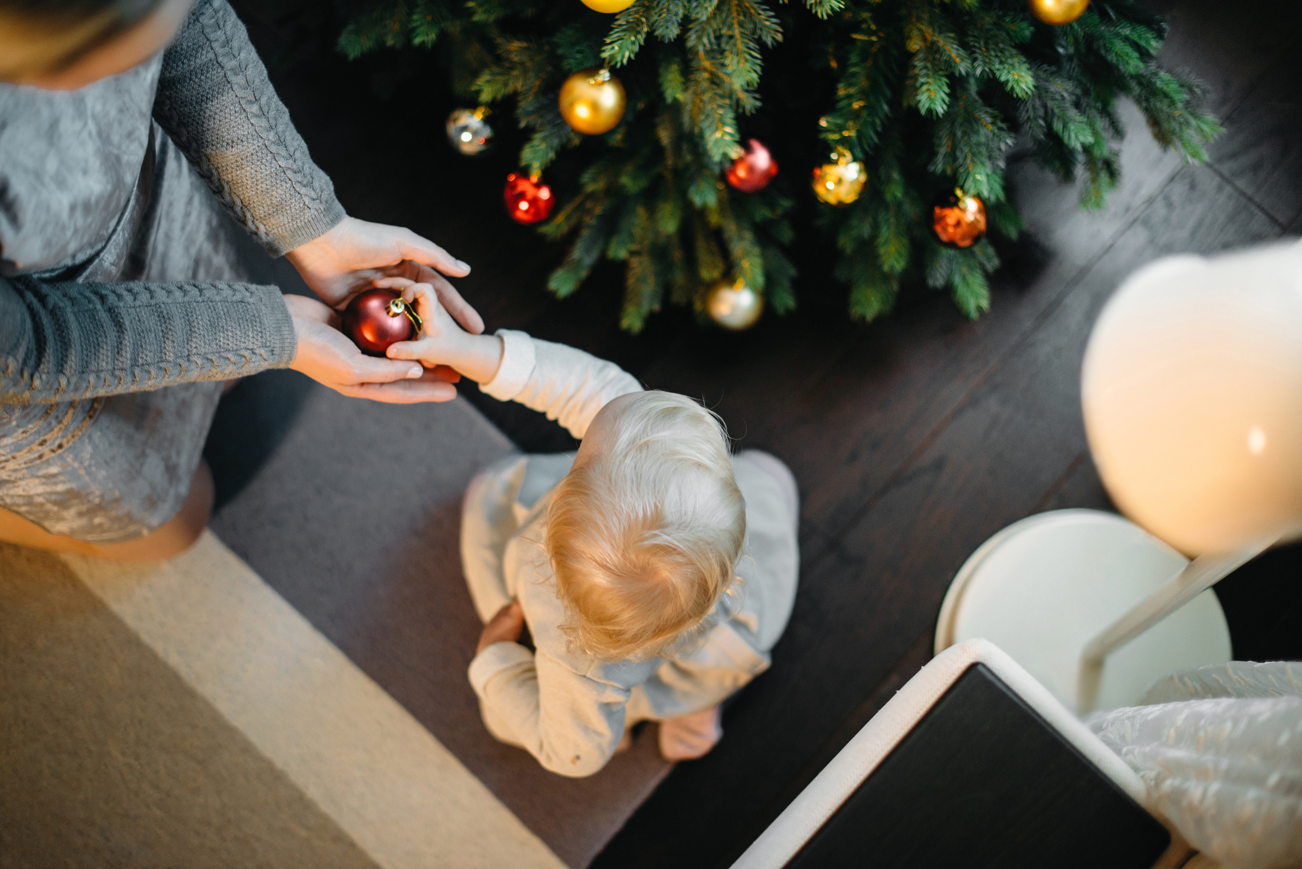 Новогодняя семейная фотосессия дома. Семейный и детский фотограф в Санкт-Петербурге Маша Бичан