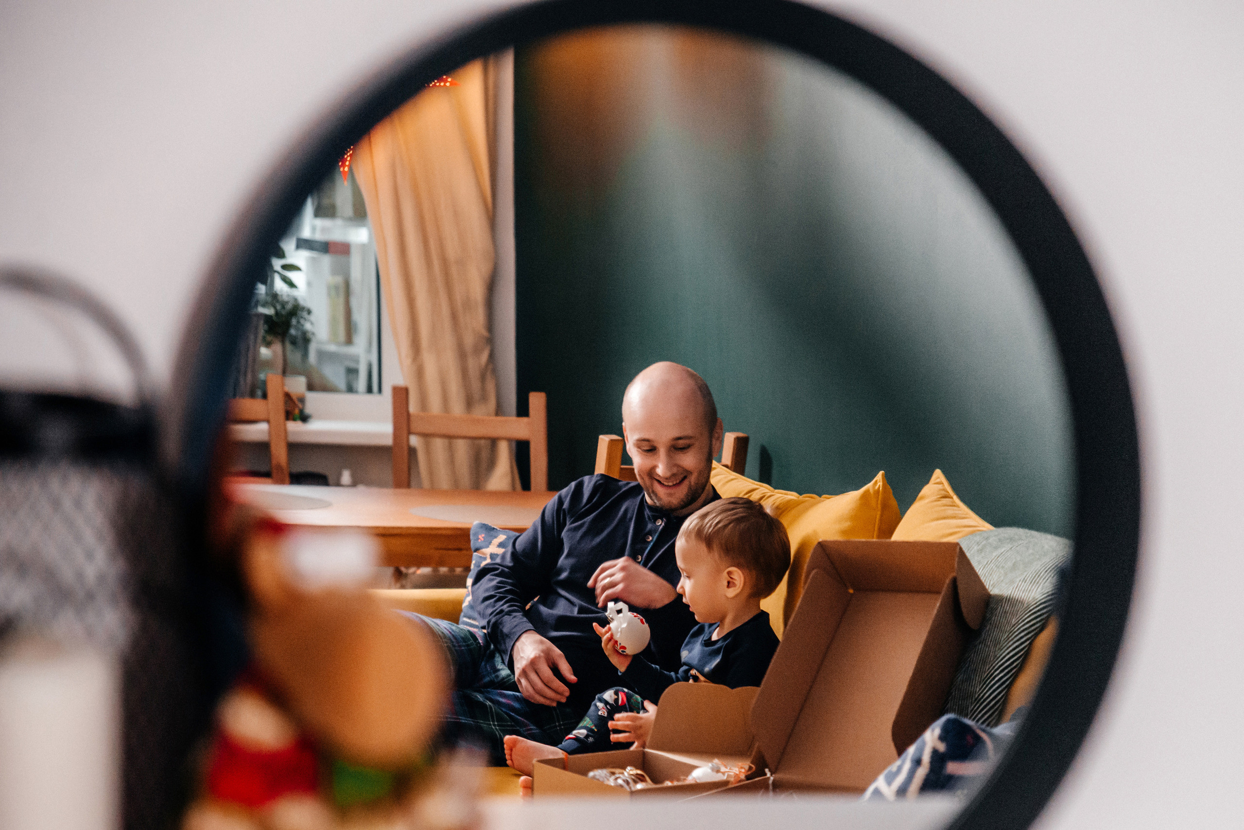 Новогодняя семейная фотосессия дома. Семейный и детский фотограф в Санкт-Петербурге Маша Бичан