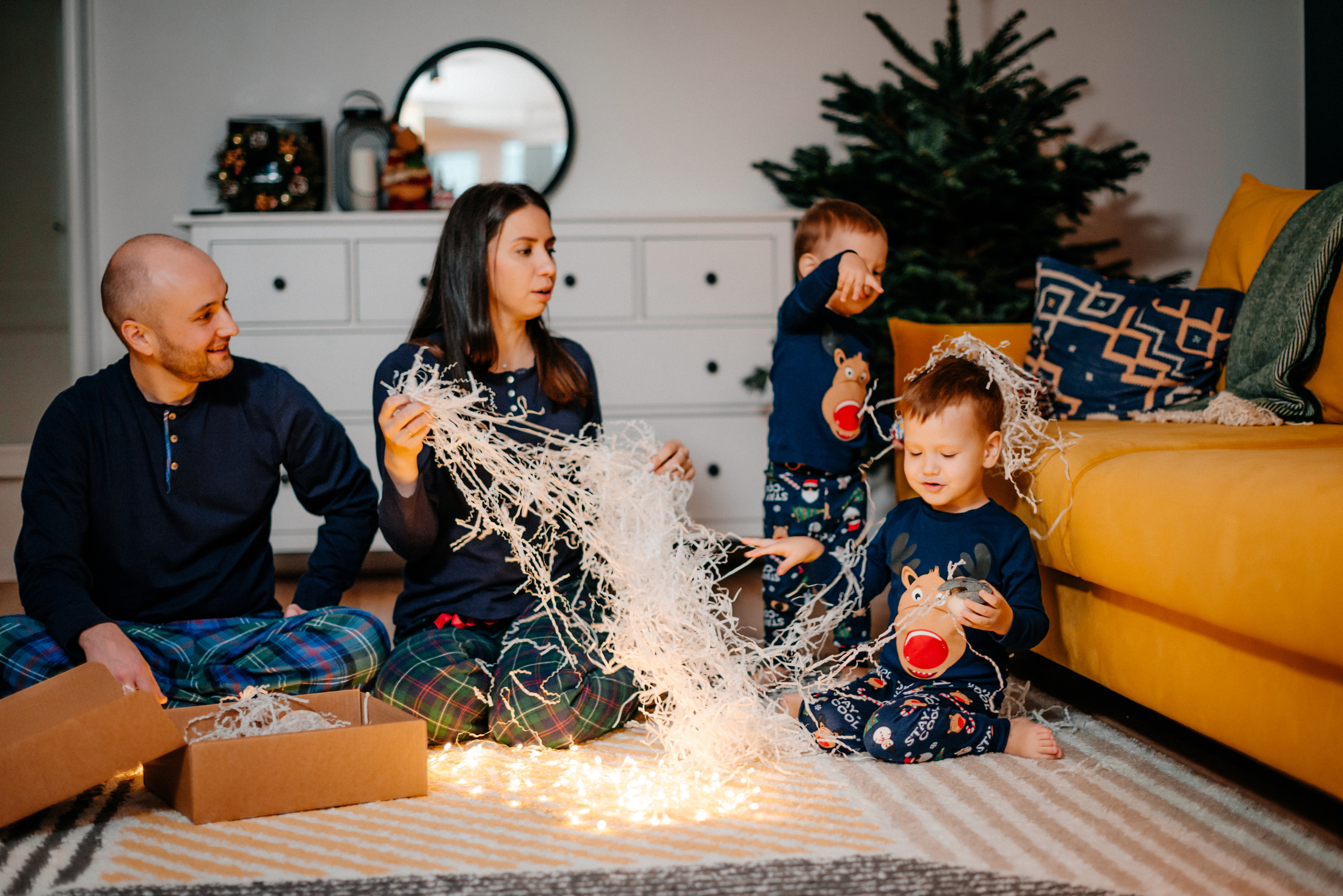 Новогодняя семейная фотосессия дома. Семейный и детский фотограф в Санкт-Петербурге Маша Бичан