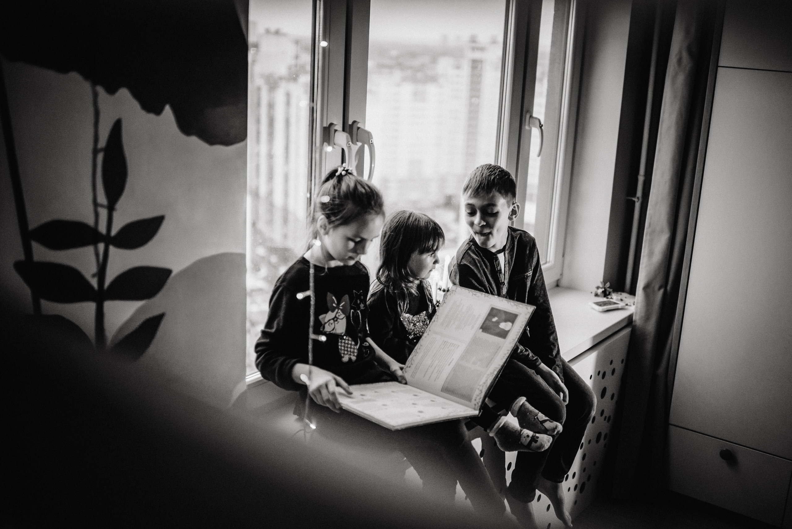 Новогодняя семейная фотосессия дома. Семейный и детский фотограф в Санкт-Петербурге Маша Бичан