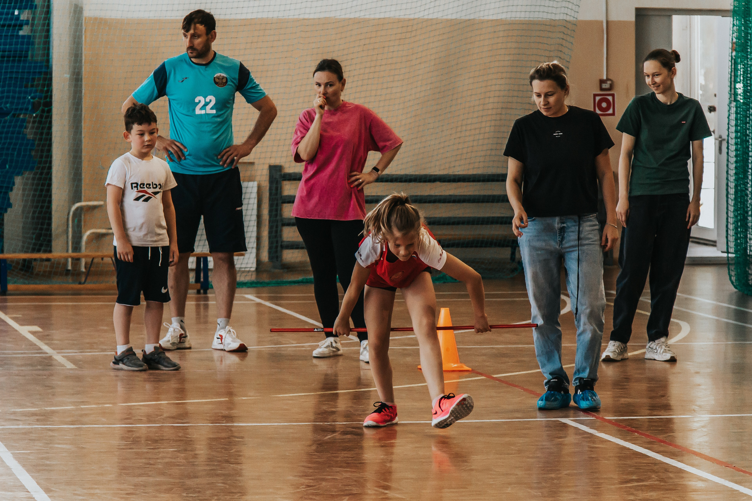 Репортажная спортивная съемка г. Королев стадион Металлист «папа, мама, я — спортивная семья». Юлия Егорова | Свадебный фотограф, семейный фотограф Москва, МО • Портреты • репортажи • день рождения • Love Story • дети