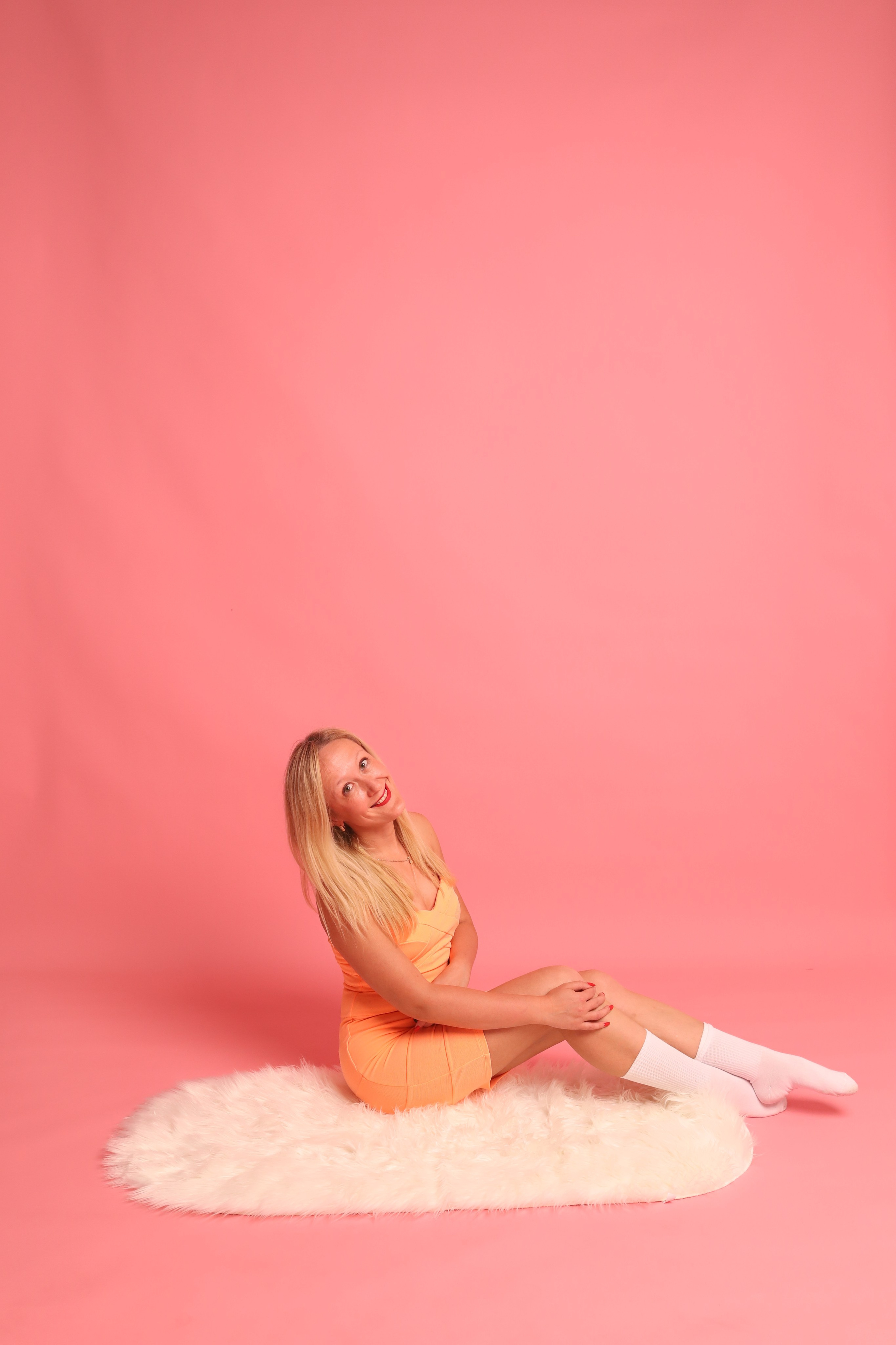 Розовый фон. Фотостудия самообслуживания. Студия без фотографа в Твери