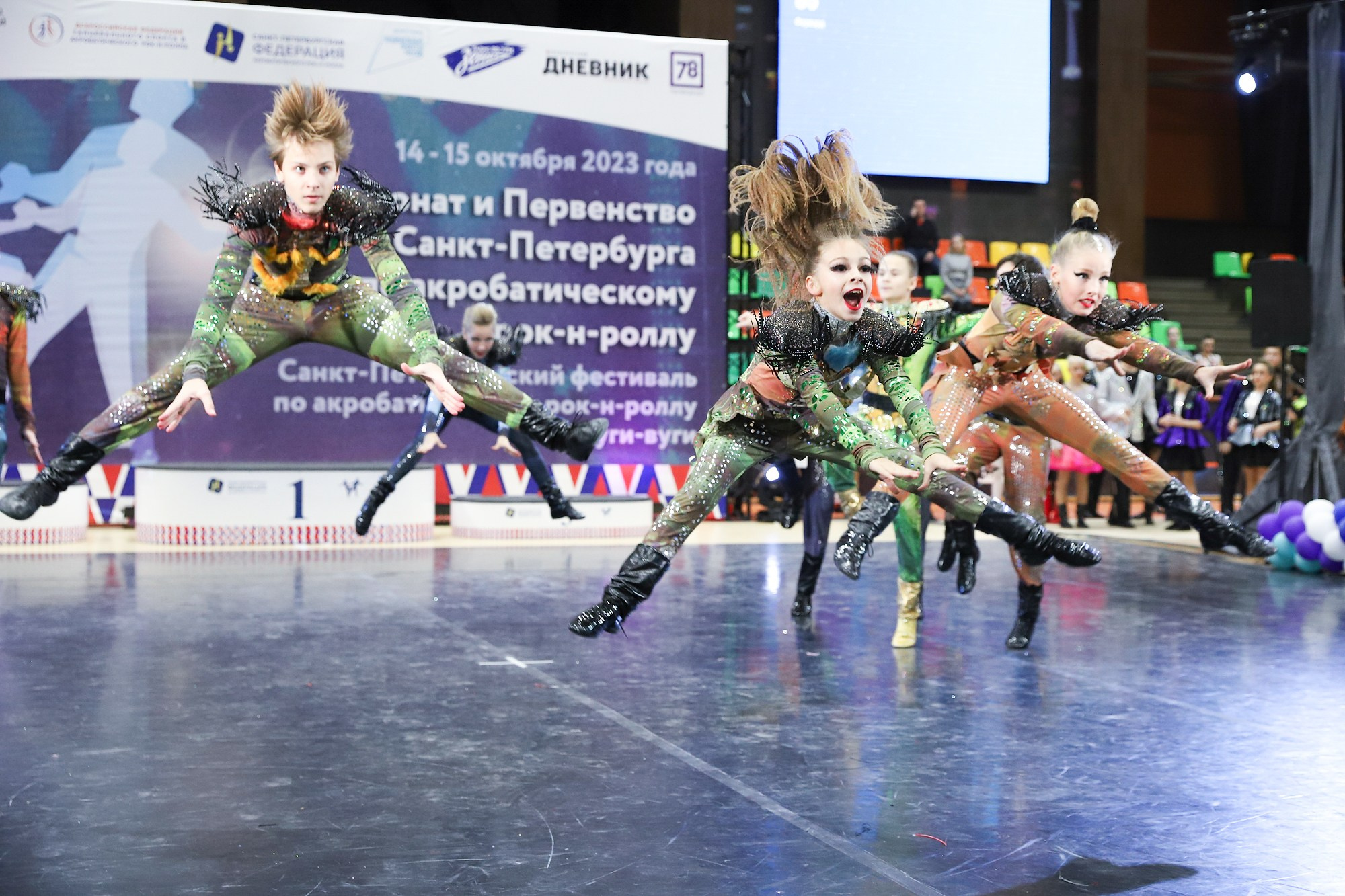 Чемпионат и Первенство Санкт-Петербурга по акробатическому рок-н-роллу. Фотограф Дарья Попова