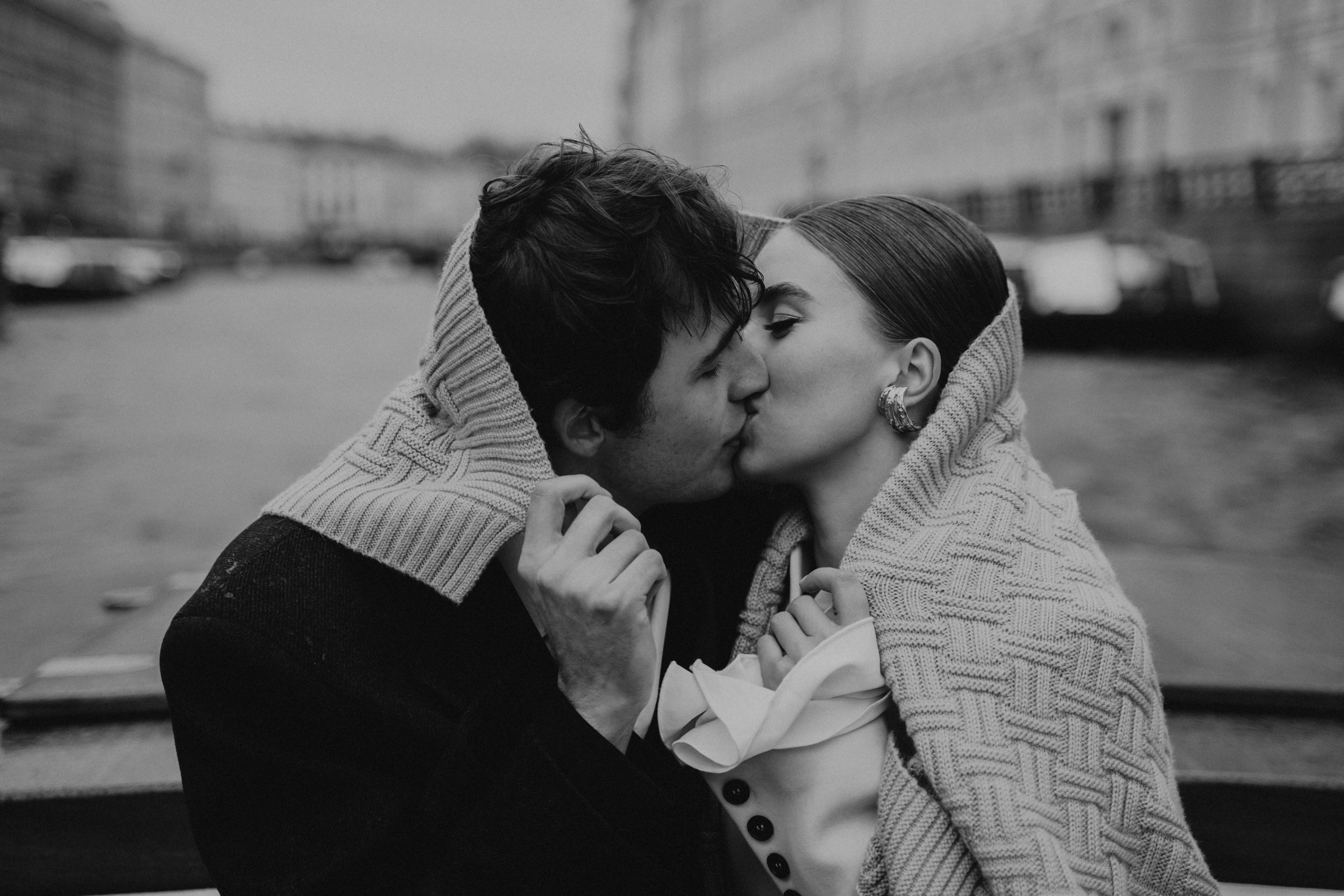 Свадебная фотосессия на катере в Питере