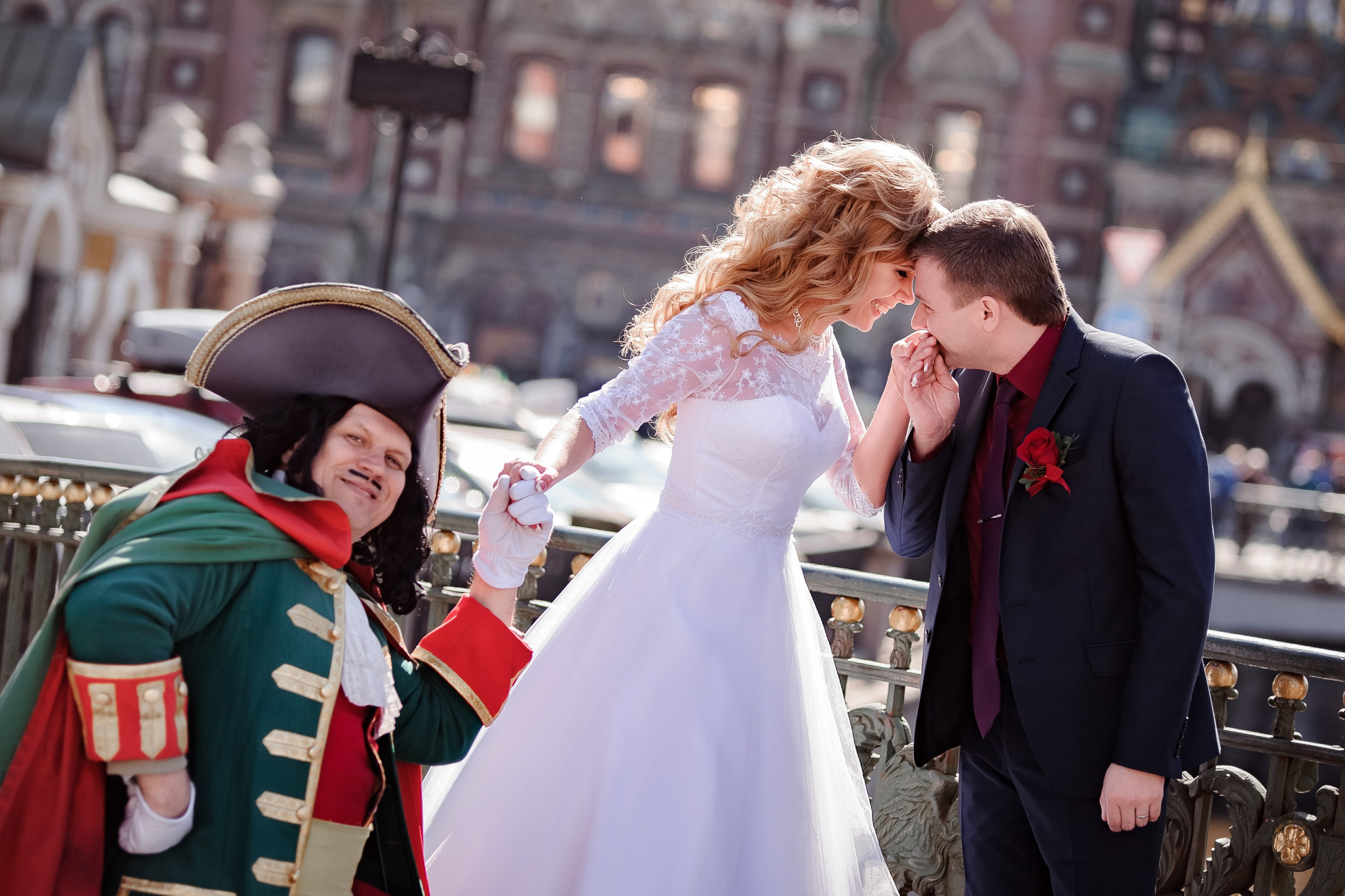 Профессиональная свадебная фотосессия в центре Петербурга.
