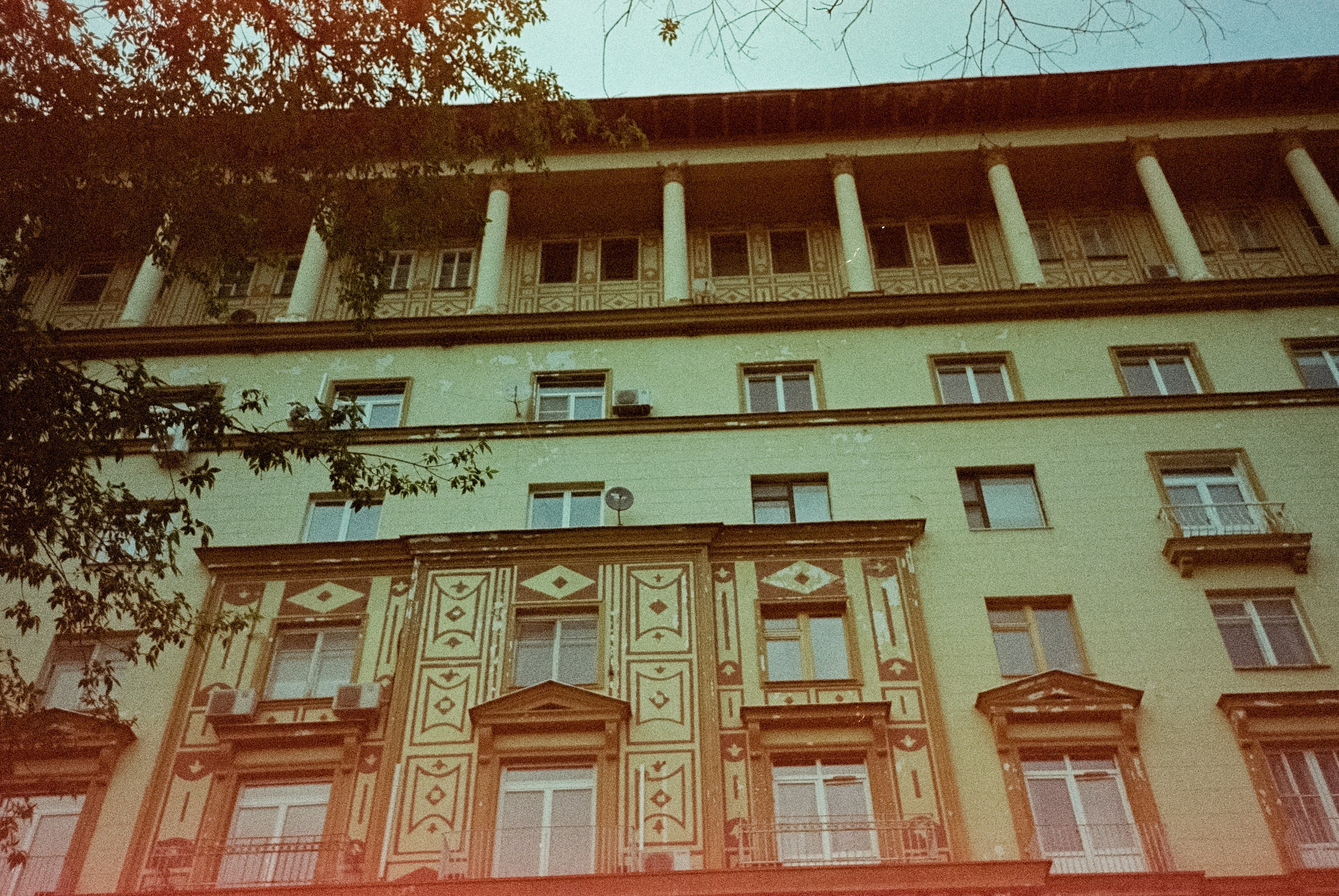 Ricoh R1 | Kodak Ultramax 400 (просрочка) @ISO 100 | ул. Малая Никитская, Большая Никитская