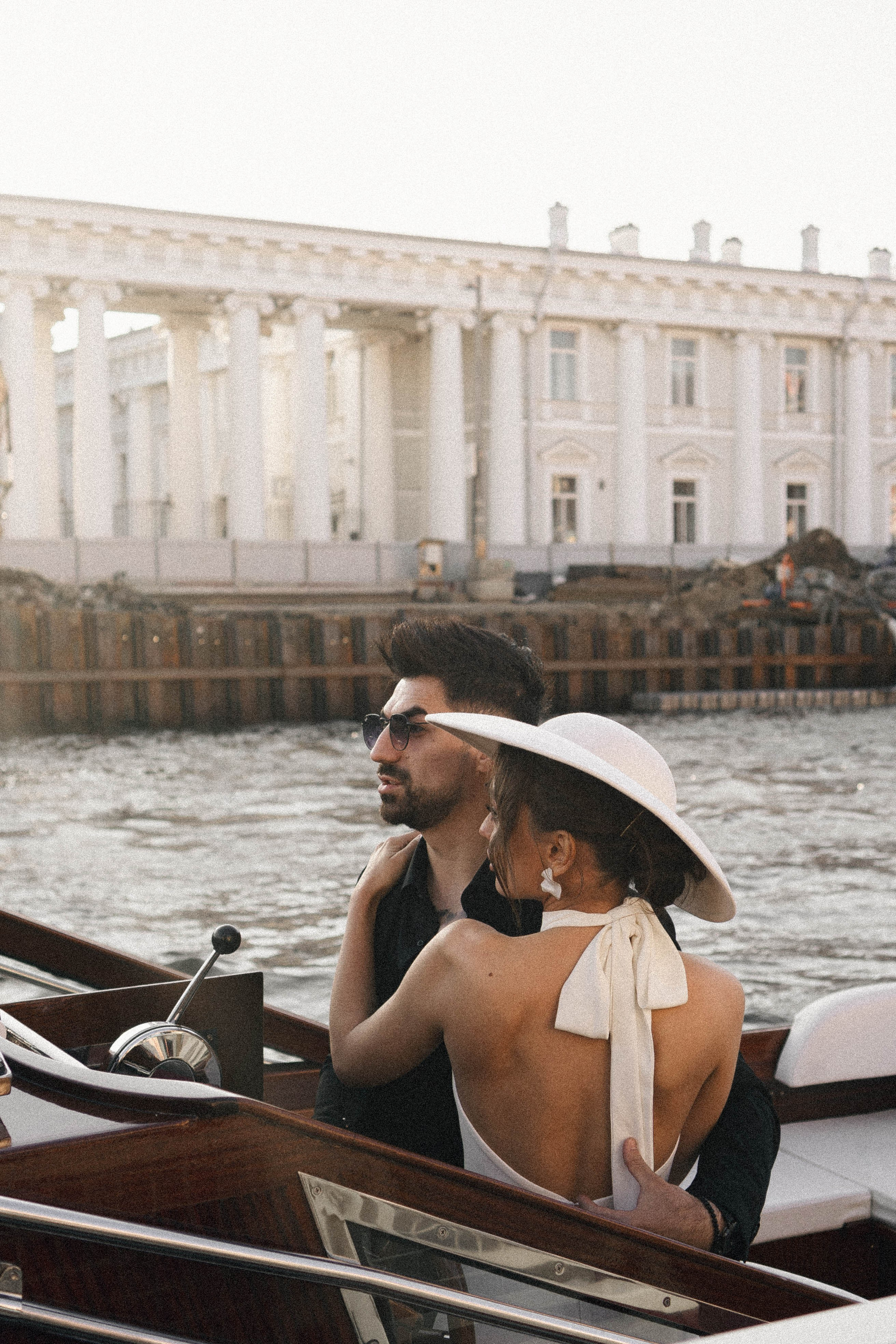 СВАДЕНБНАЯ СЬЕМКА НА КАТЕРЕ ПО КАНАЛАМ САНКТ-ПЕТЕРБУРГА И В АКВАТОРИИ НЕВЫ. Профессиональный фотограф, Санкт-Петербург — Виктория Богомолова