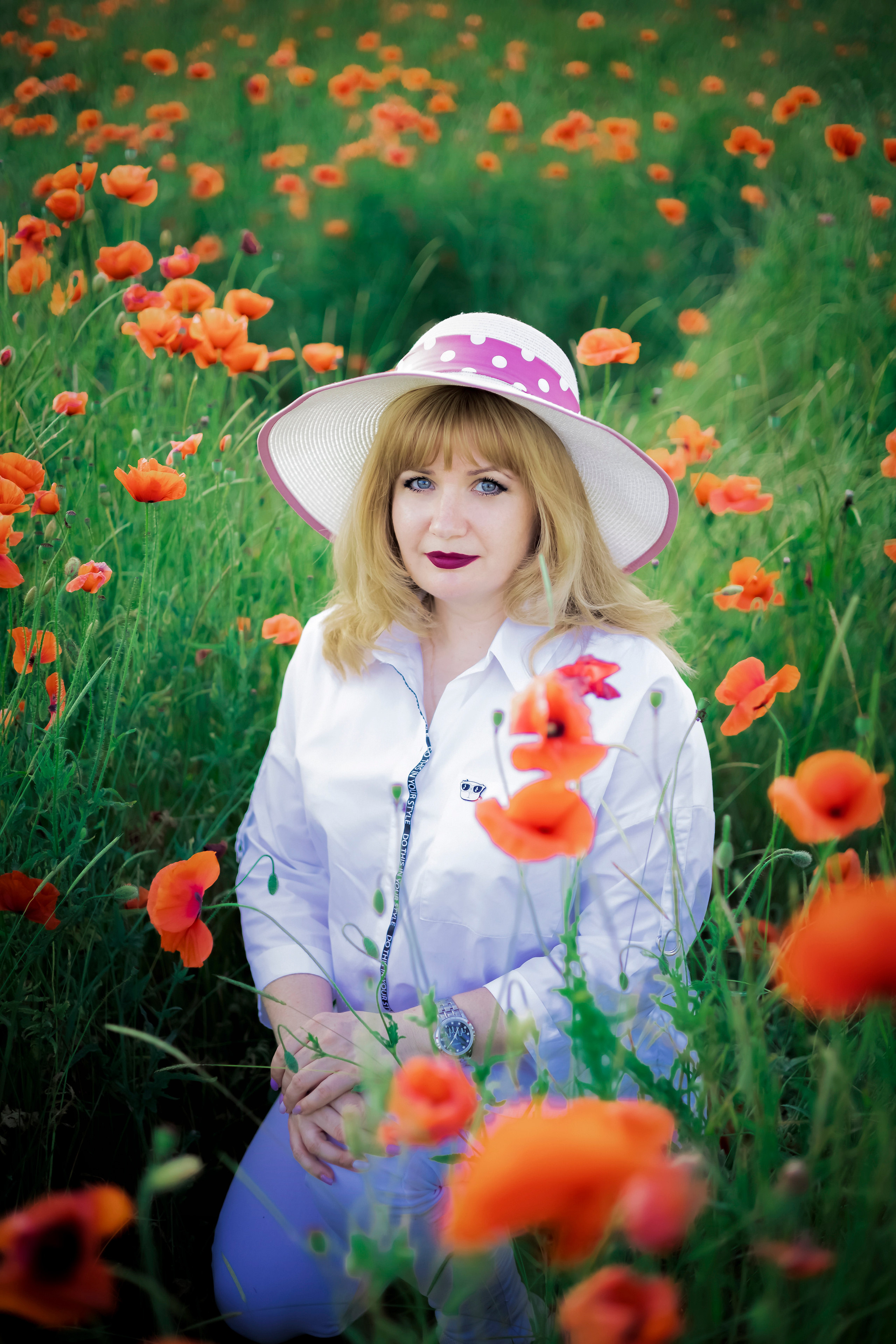 ЕЛЕНА В МАКАХ. Фотограф Людмила Лебединская г. Краснодар (Приморско-Ахтарский р-он)