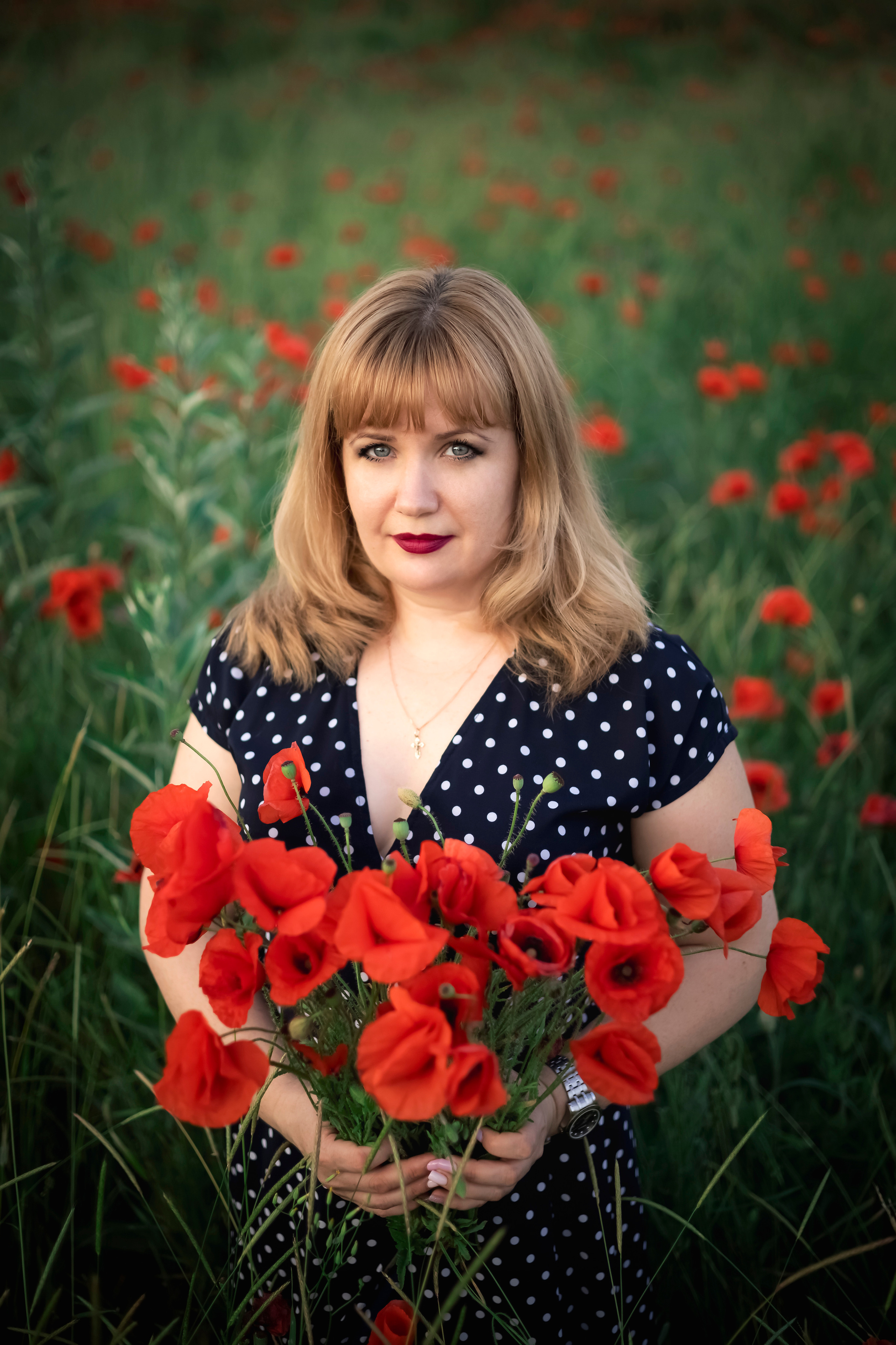 ЕЛЕНА В МАКАХ. Фотограф Людмила Лебединская г. Краснодар (Приморско-Ахтарский р-он)