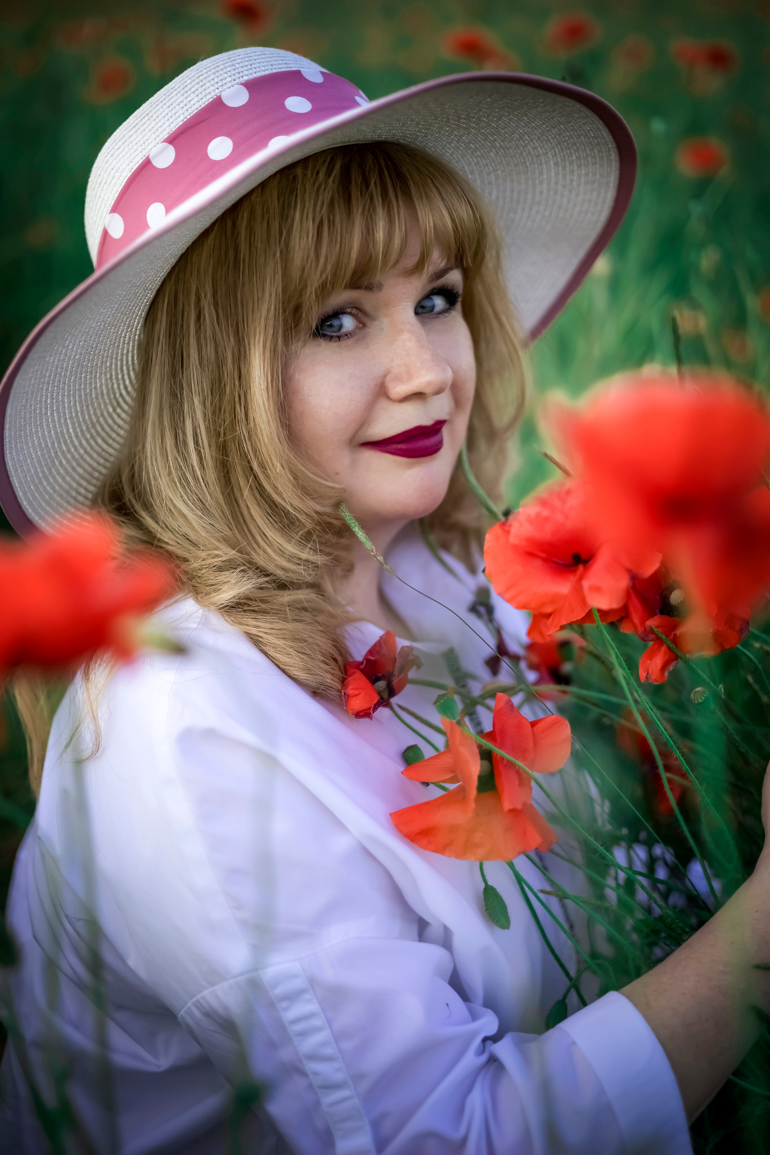 ЕЛЕНА В МАКАХ. Фотограф Людмила Лебединская г. Краснодар (Приморско-Ахтарский р-он)