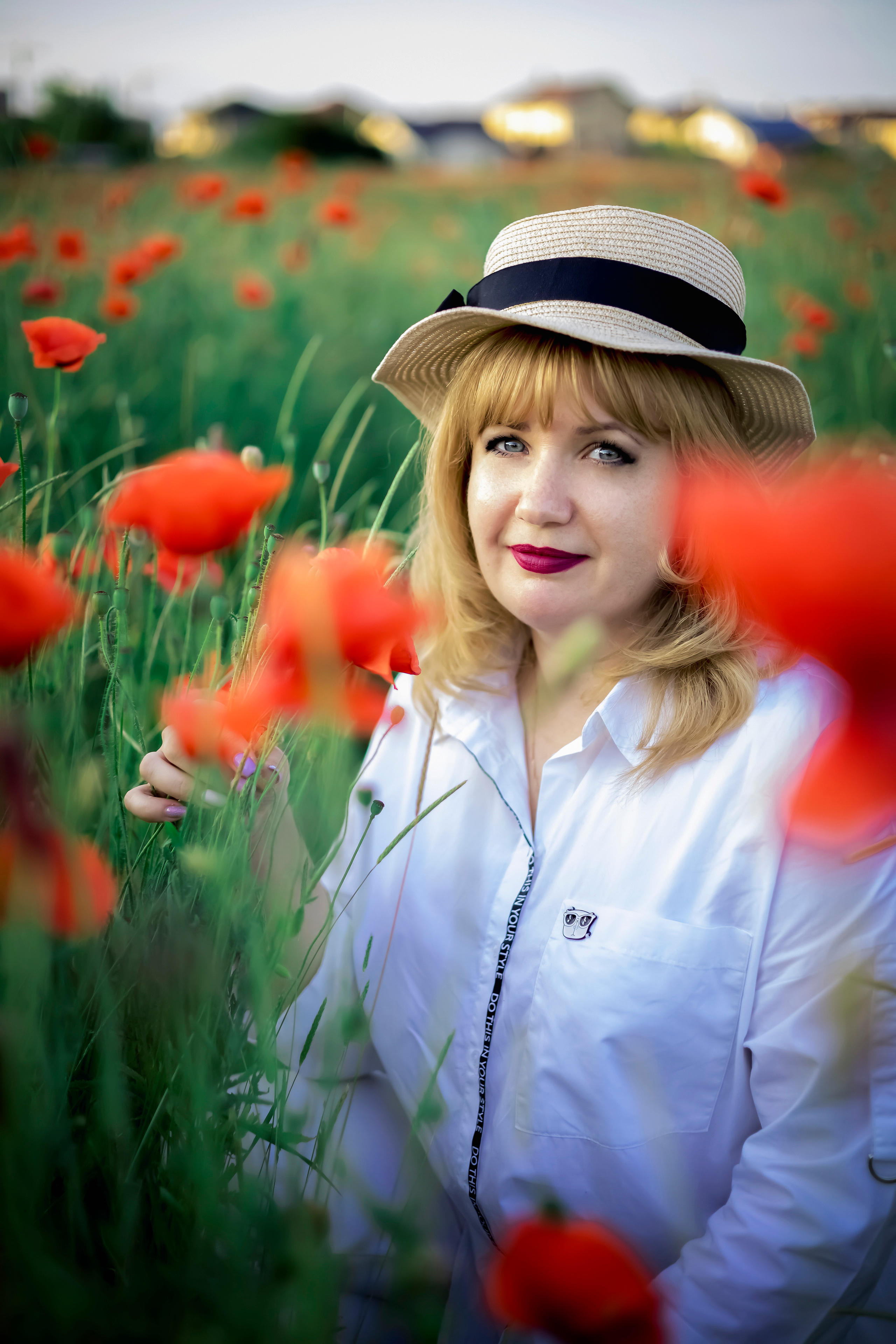 ЕЛЕНА В МАКАХ. Фотограф Людмила Лебединская г. Краснодар (Приморско-Ахтарский р-он)