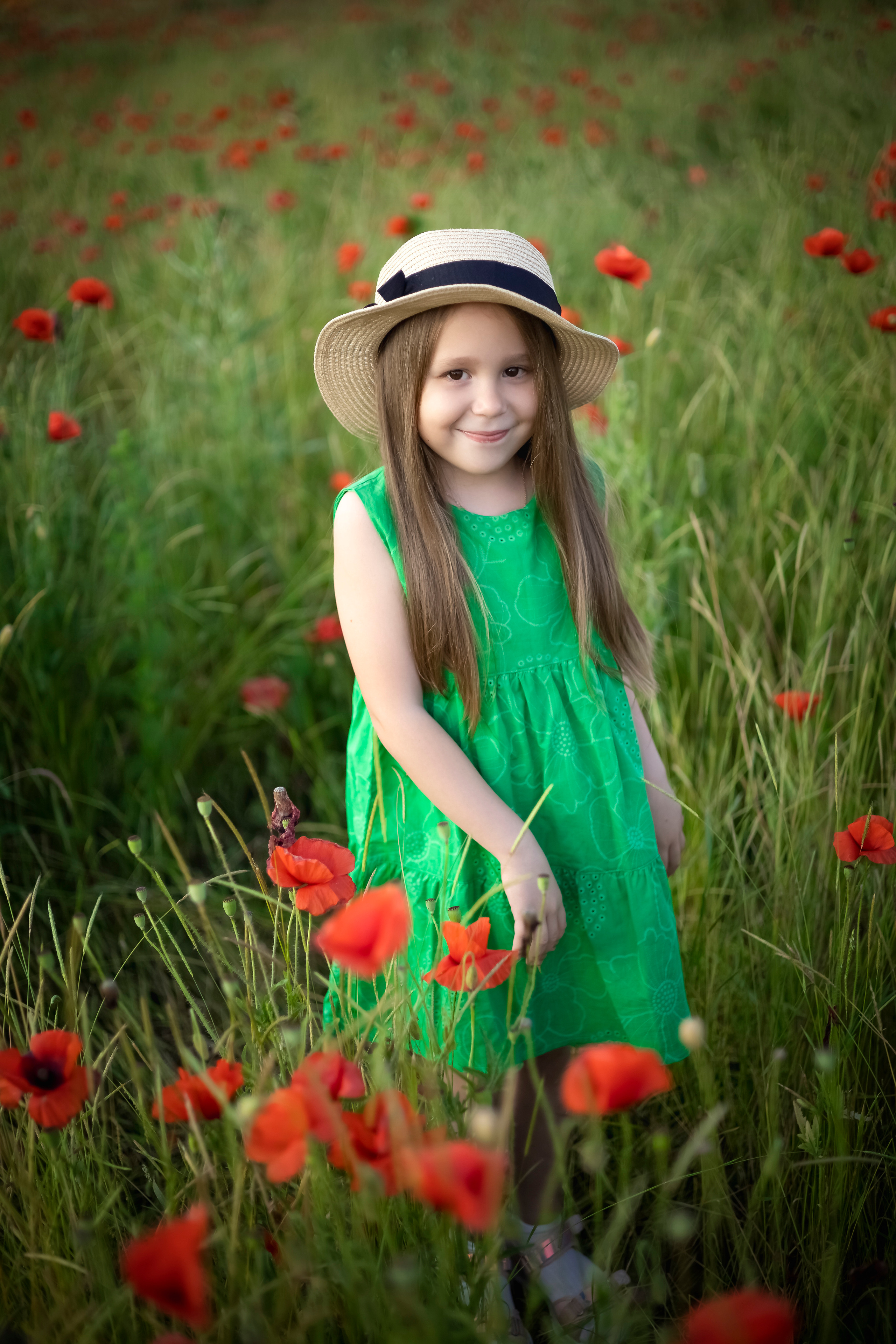 САШУЛЯ В МАКАХ. Фотограф Людмила Лебединская г. Краснодар (Приморско-Ахтарский р-он)