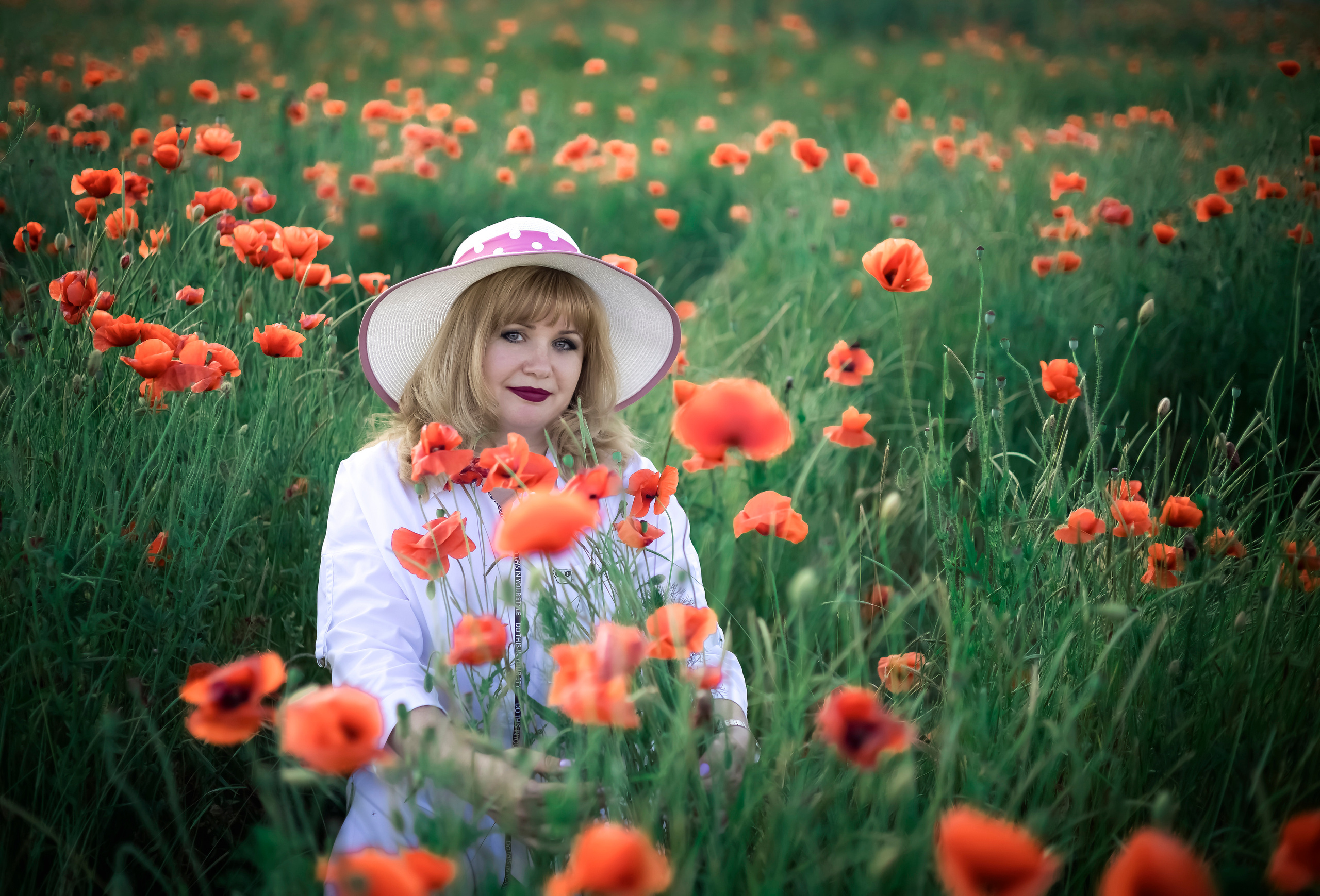 ЕЛЕНА В МАКАХ. Фотограф Людмила Лебединская г. Краснодар (Приморско-Ахтарский р-он)