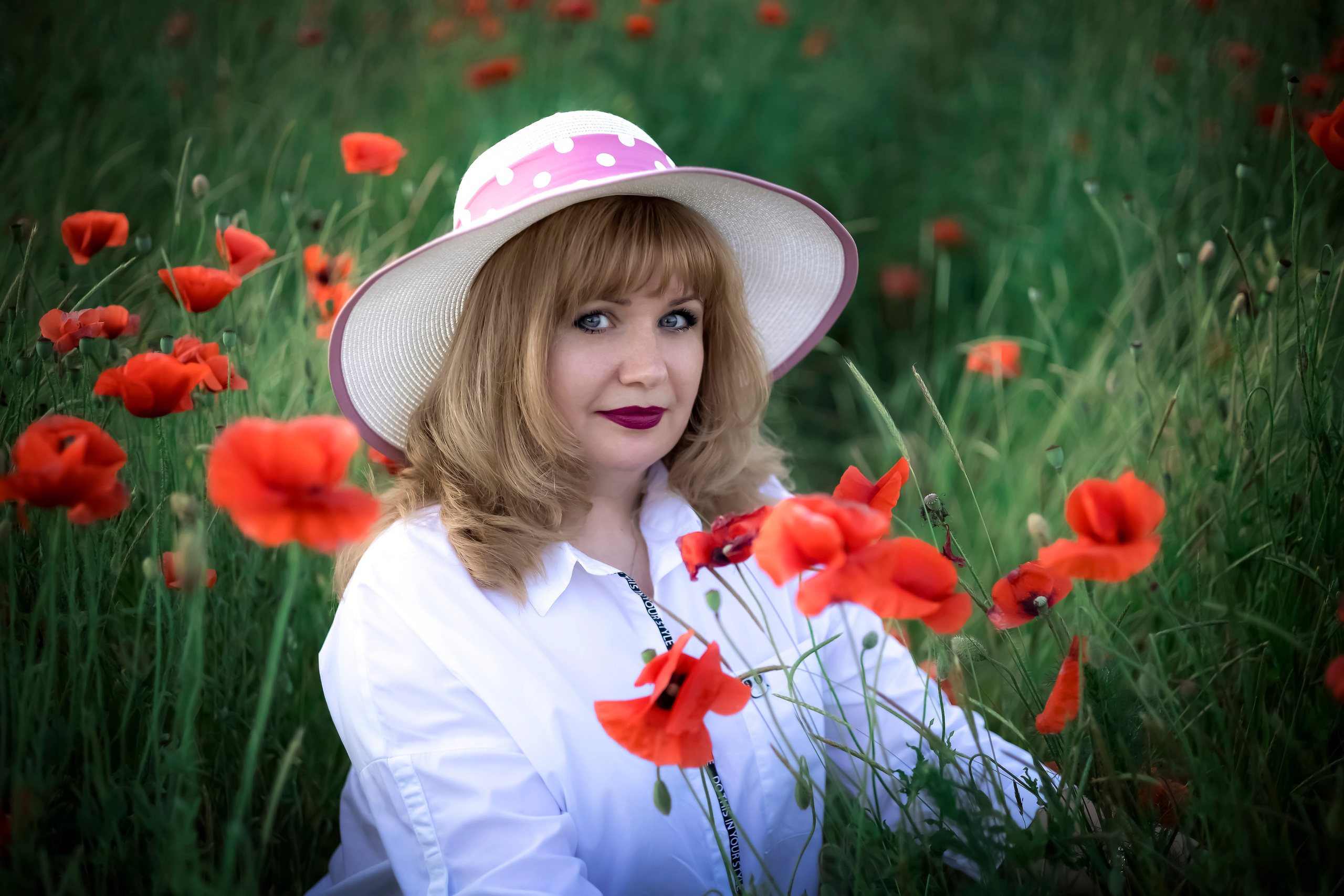 ЕЛЕНА В МАКАХ. Фотограф Людмила Лебединская г. Краснодар (Приморско-Ахтарский р-он)