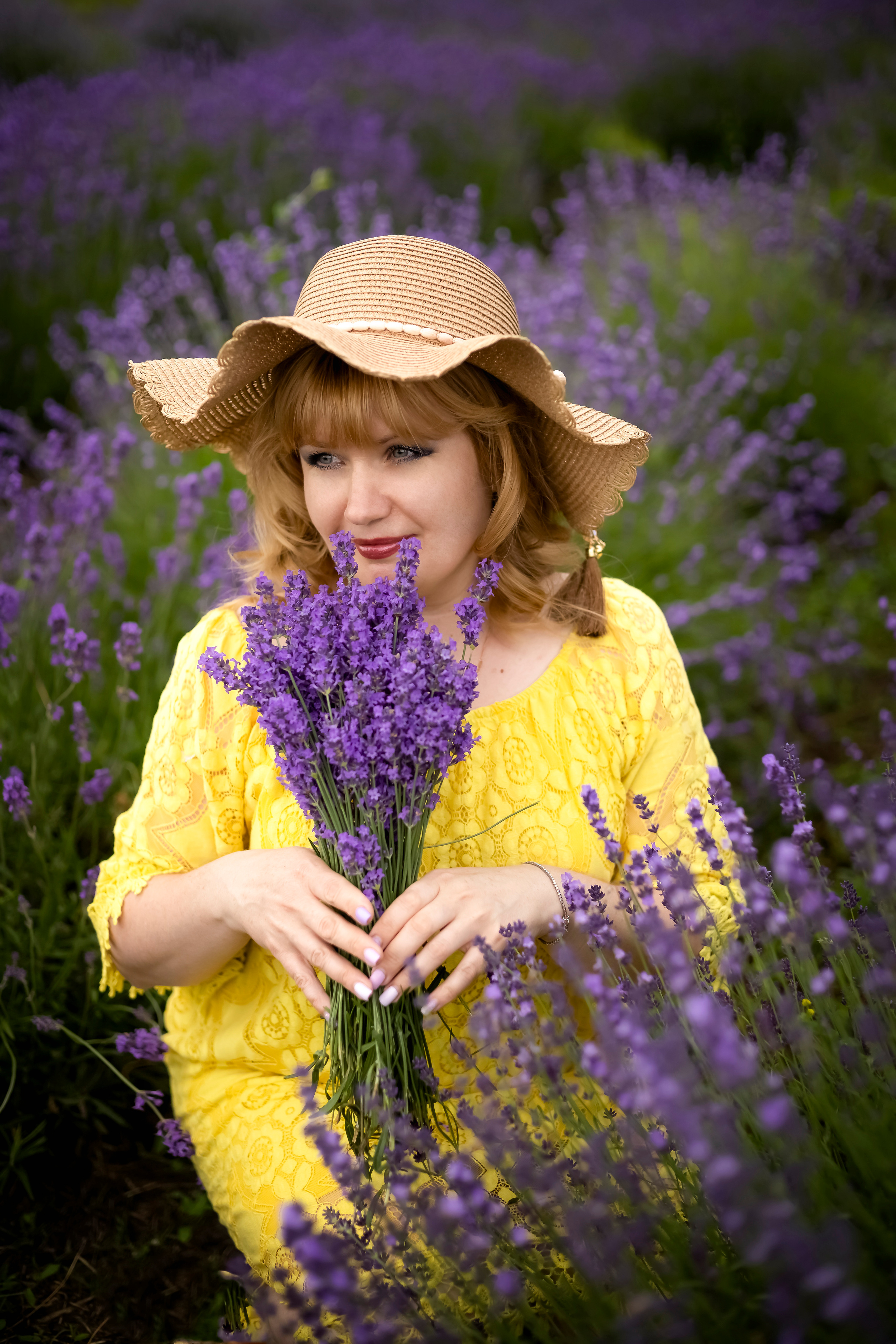 ЕЛЕНА В ЛАВАНДЕ. Фотограф Людмила Лебединская г. Краснодар (Приморско-Ахтарский р-он)