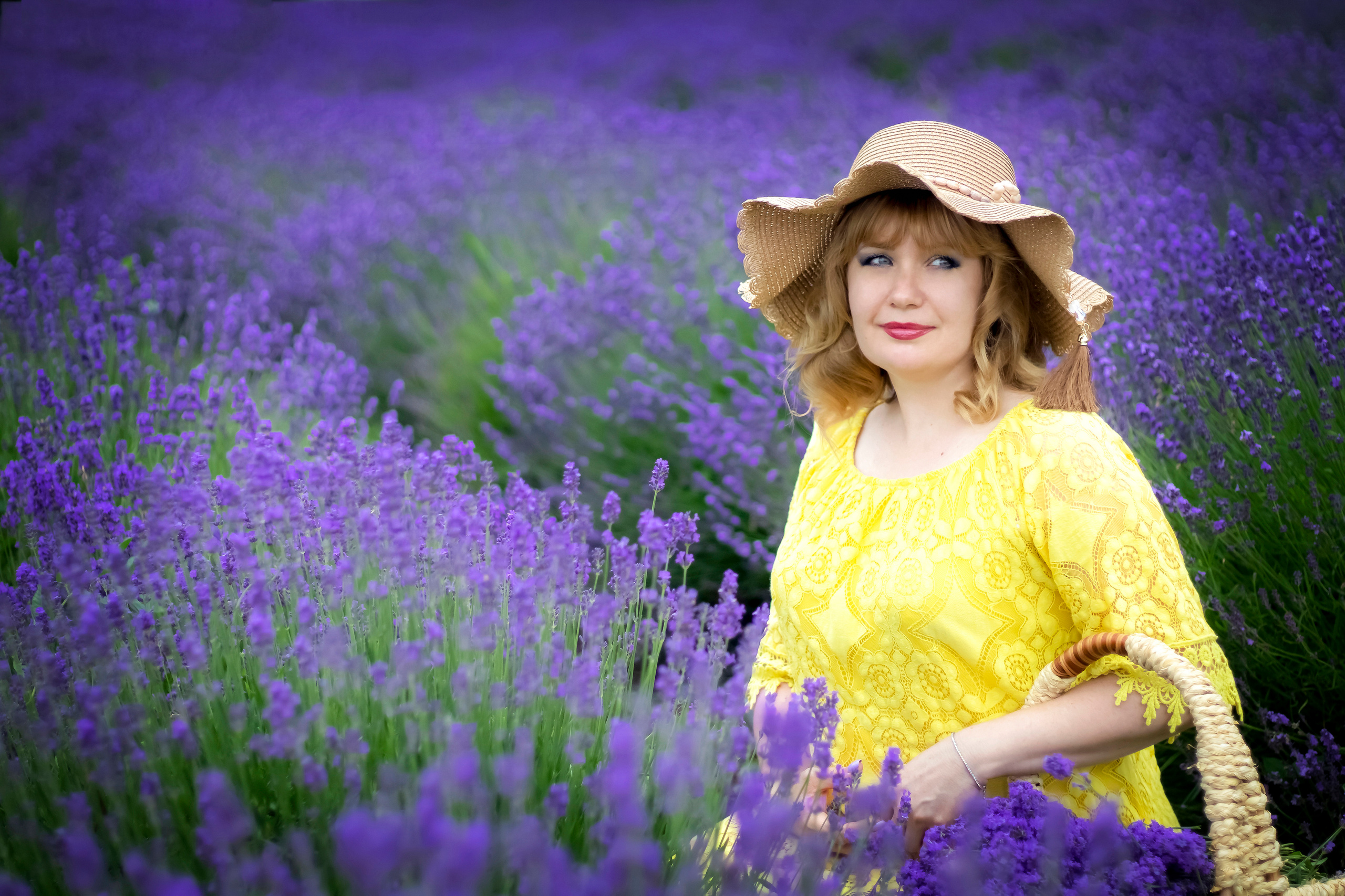 ЕЛЕНА В ЛАВАНДЕ. Фотограф Людмила Лебединская г. Краснодар (Приморско-Ахтарский р-он)