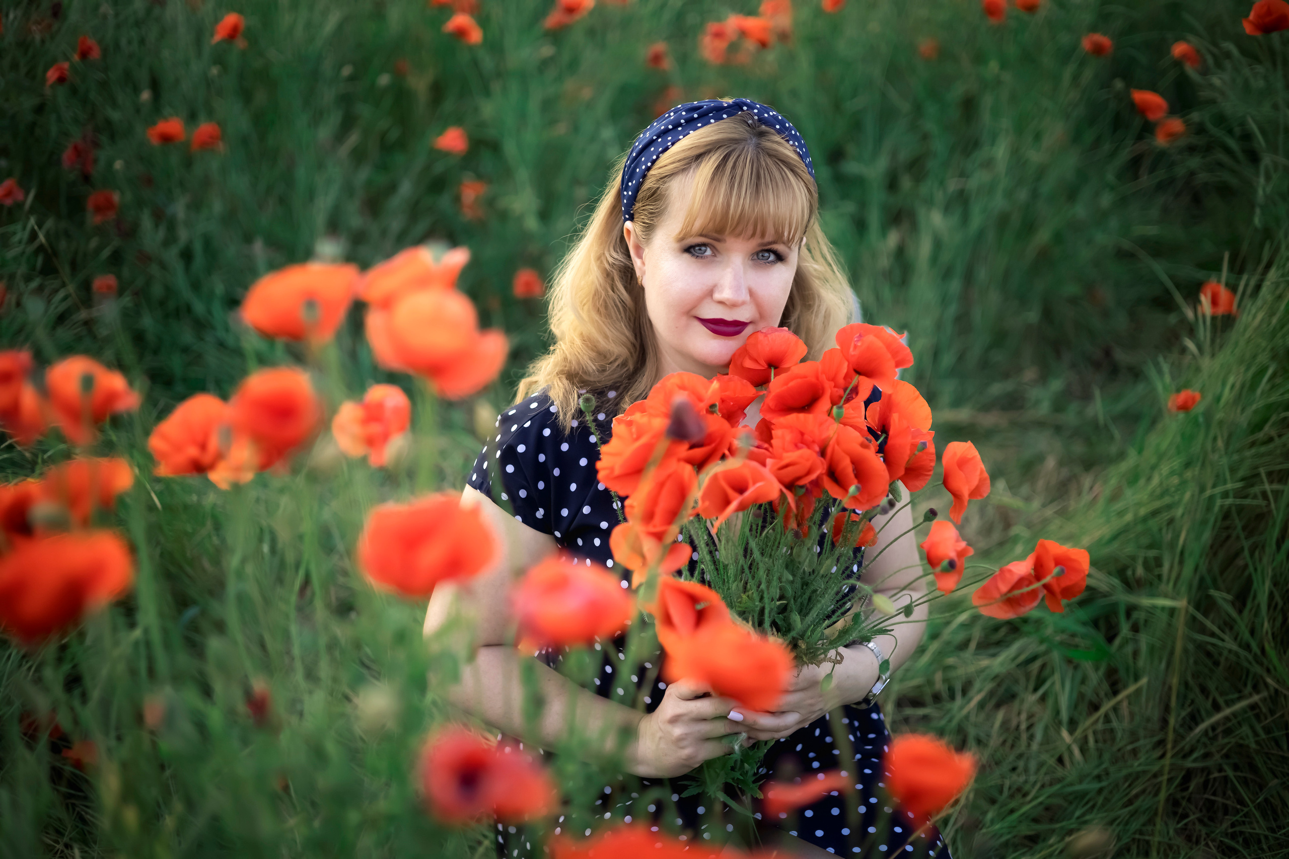 ЕЛЕНА В МАКАХ. Фотограф Людмила Лебединская г. Краснодар (Приморско-Ахтарский р-он)