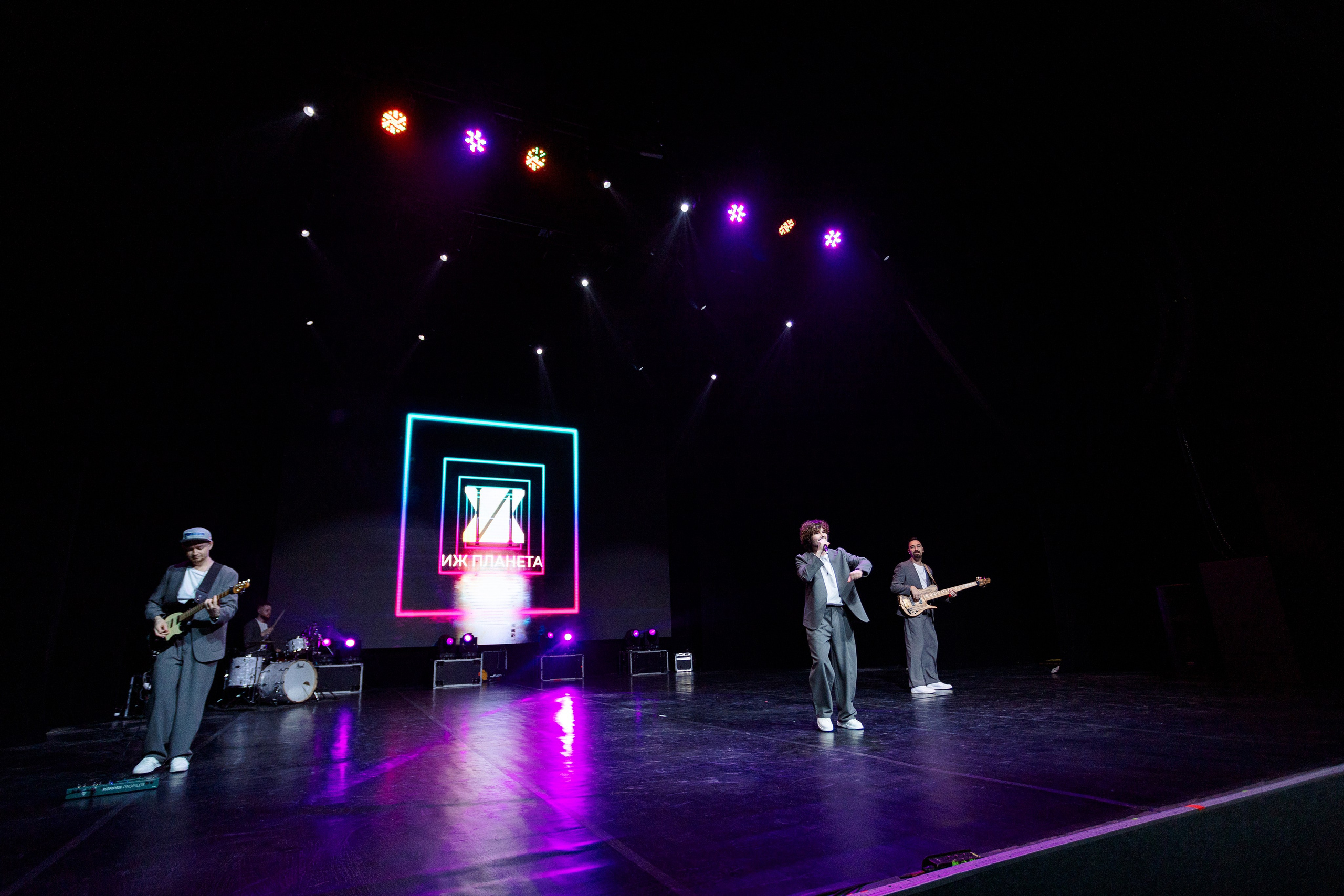 РЕПОРТАЖ: НОВЫЙ ГОД В ДК МЕТАЛЛУРГ. Профессиональный фотограф в Ижевске Леша Петров