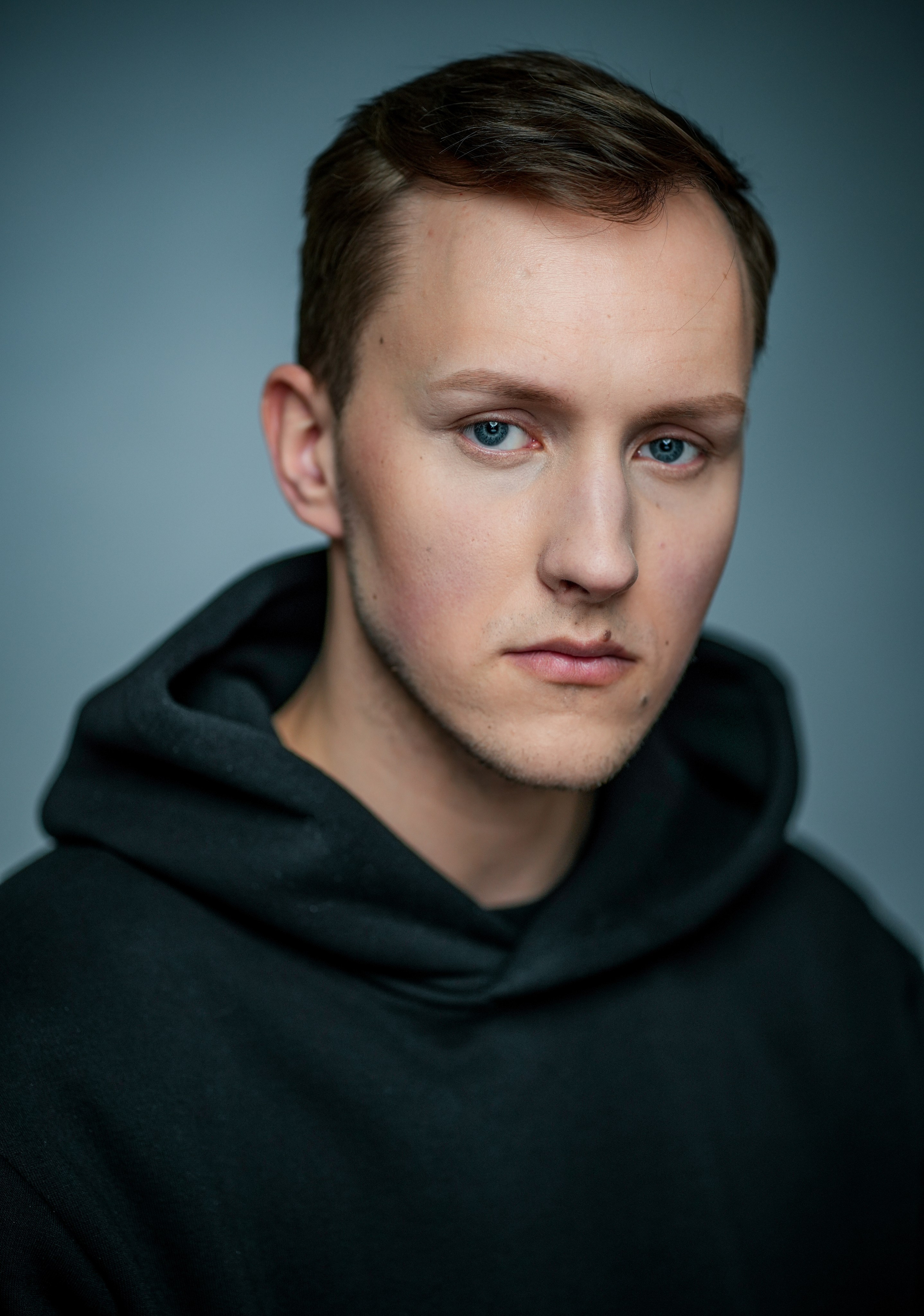 Актёр Логинов Максим. Портретная съемка в Москве, студийный фотограф Игорь Фомин