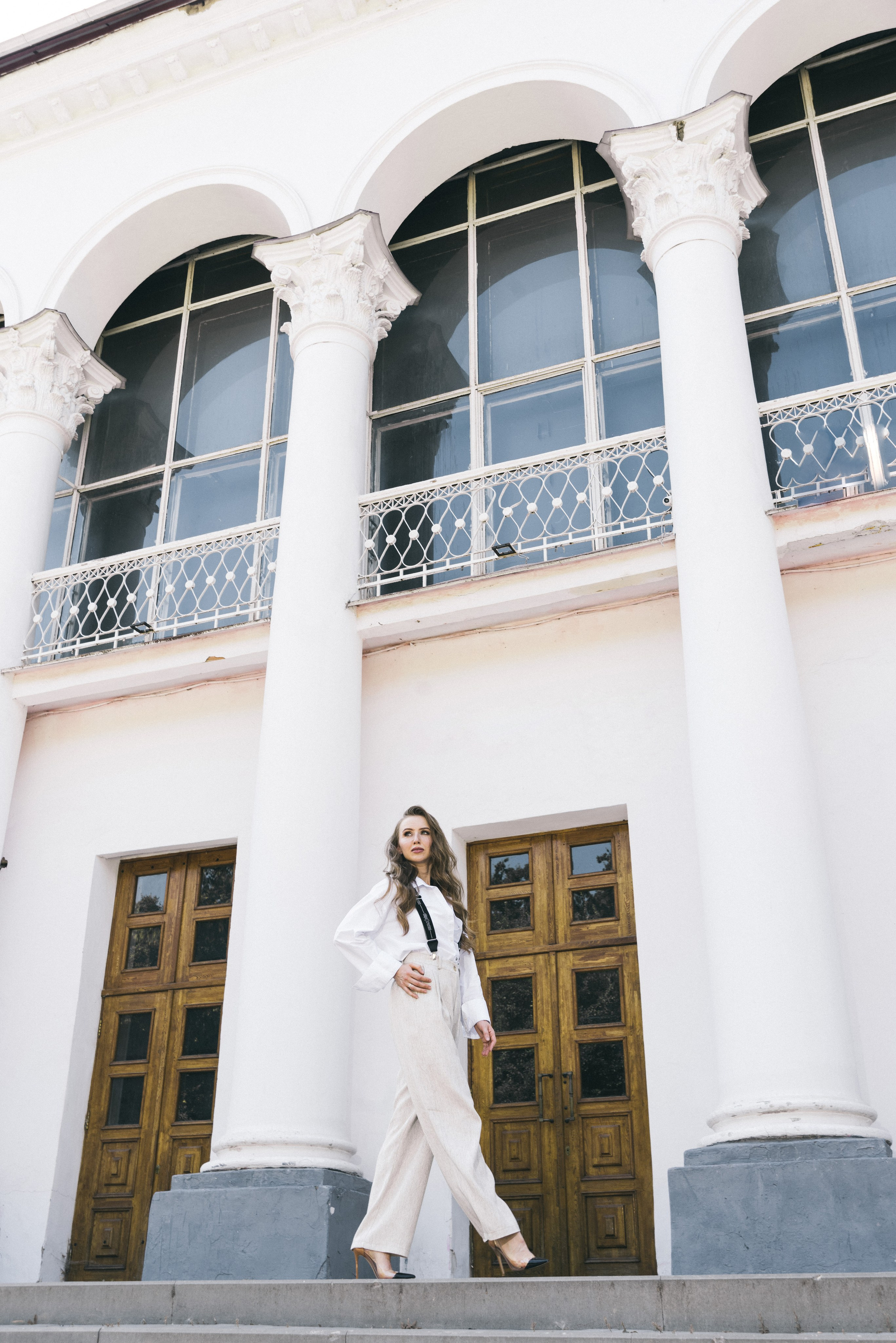 Ищете стильную городскую фотосессию для девушки в Москве? Профессиональный фотограф поможет создать модные, живые фото