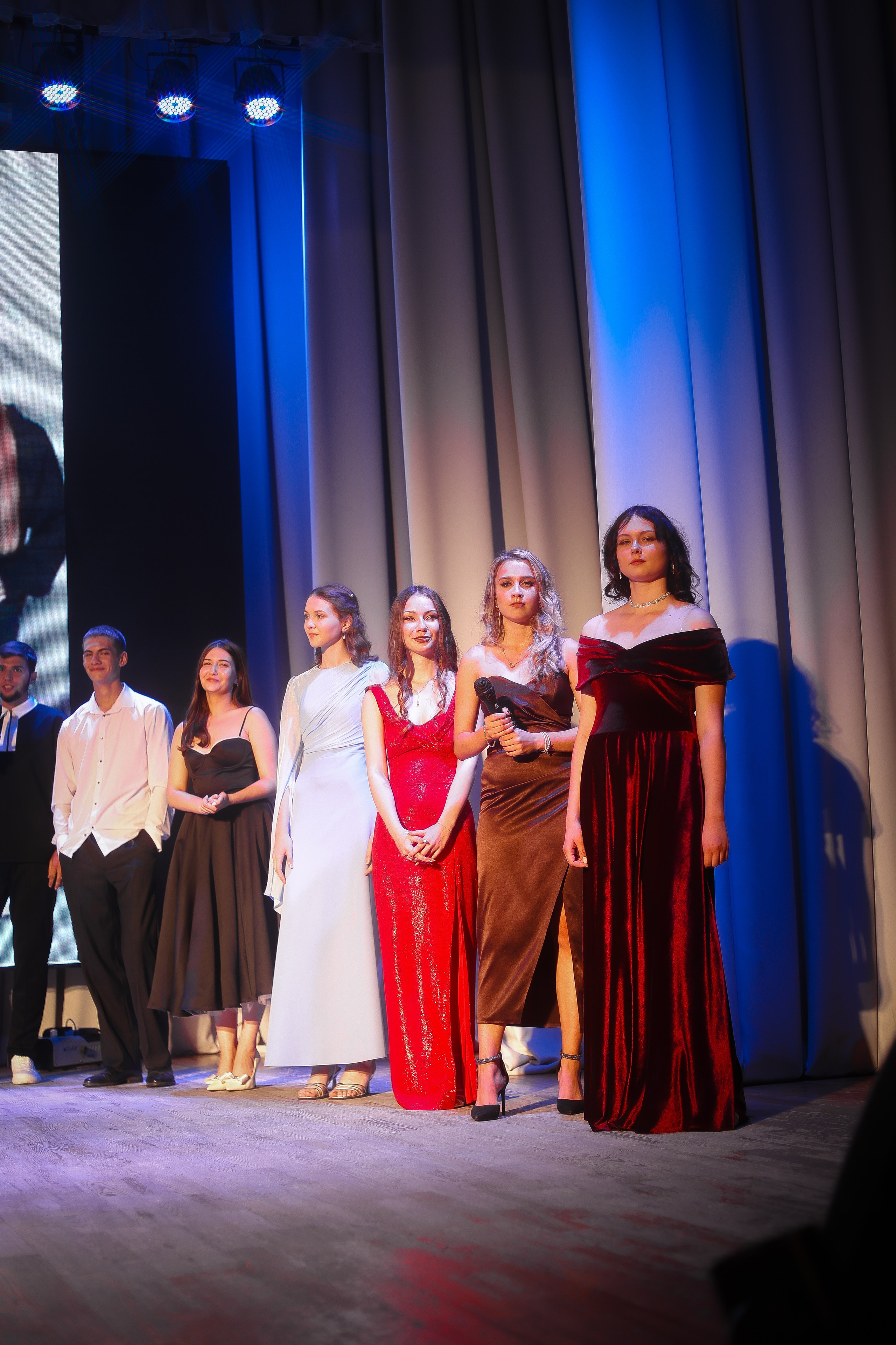 9-11 классы СЪЁМКИ ВЫПУСКНЫХ И ПОСЛЕДНИХ ЗВОНКОВ. Выпускные альбомы для школ и Детских садов в Барнауле /Выпускные/Свадебные/Детские/Семейные и др. виды съёмок /Фотограф Вера Валейко