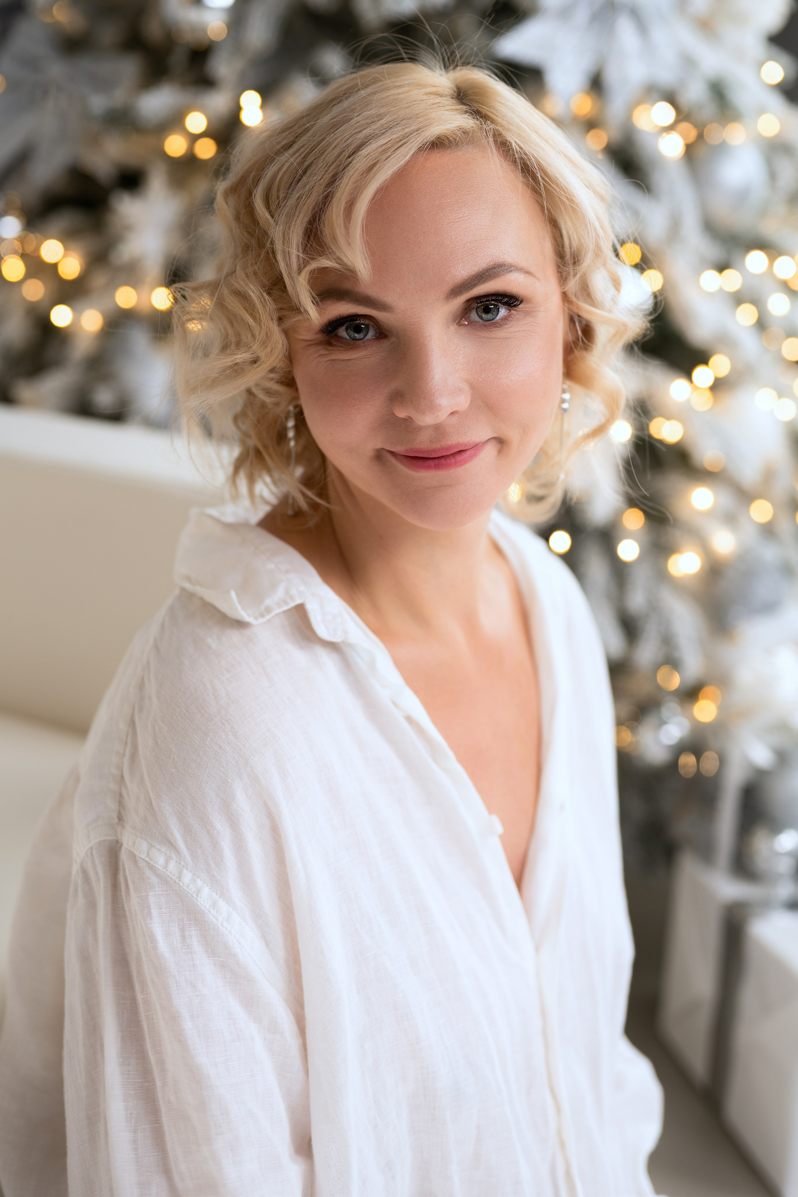 Новогодняя фотосессия в белой рубашке