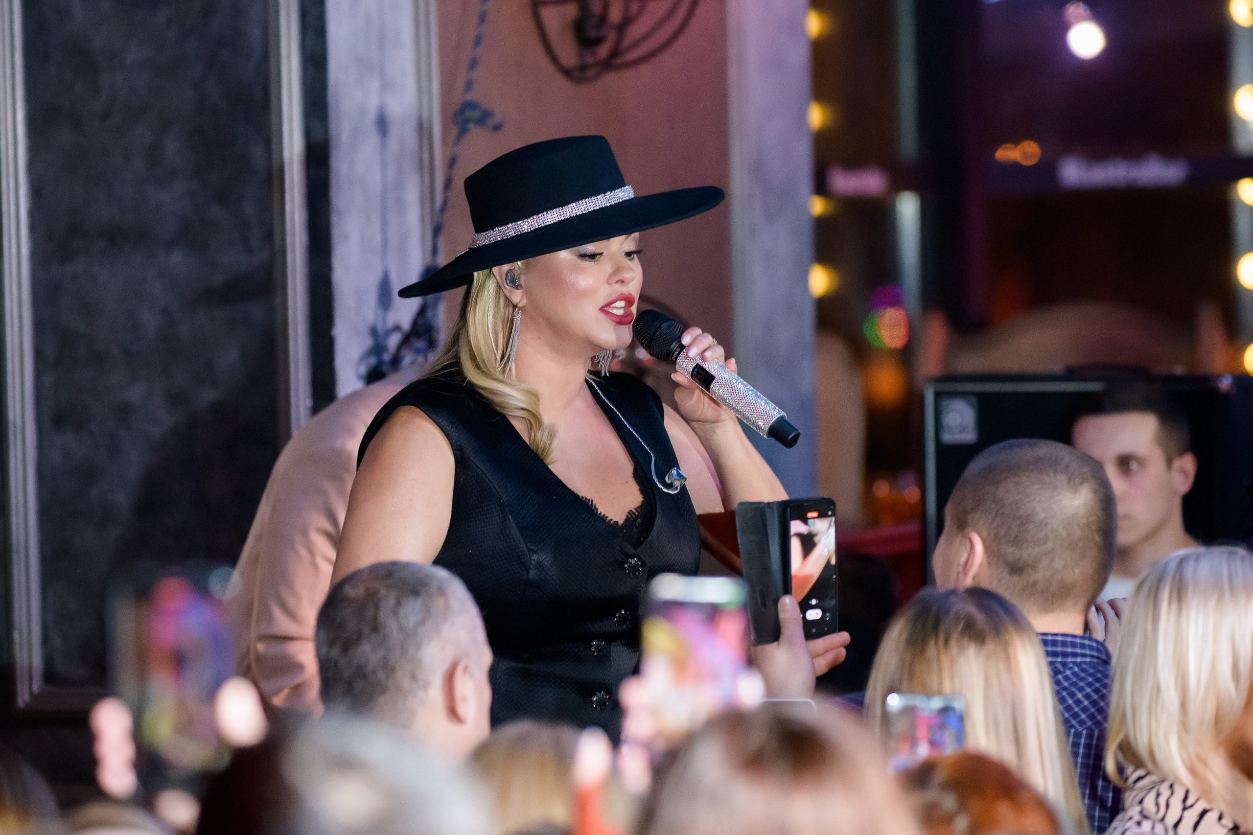 Люстра бар. Репортажный фотограф Сергей Дроздов