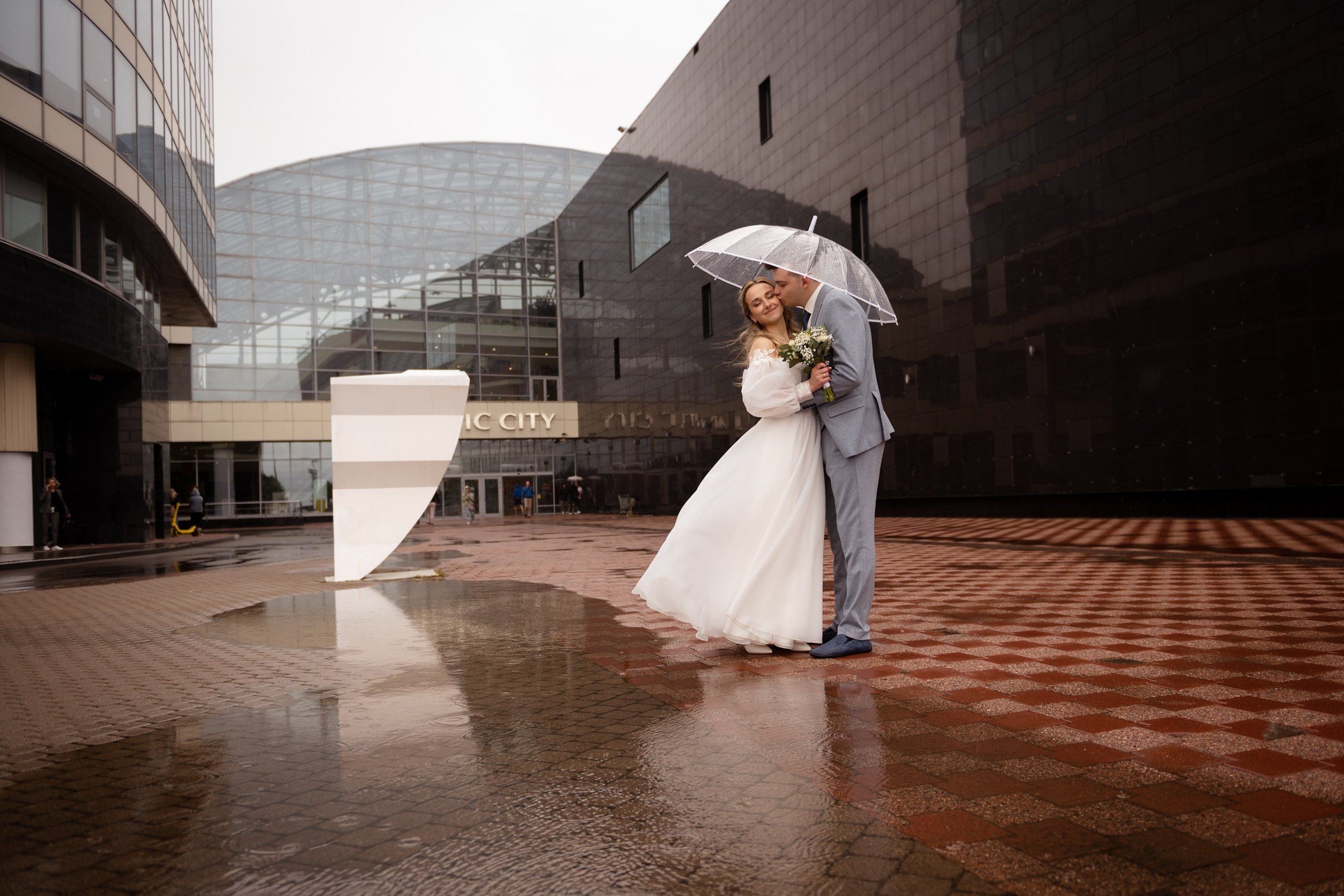 Весь день под дождем, вечером закат на озере. Свадебный и семейный фотограф София Невская