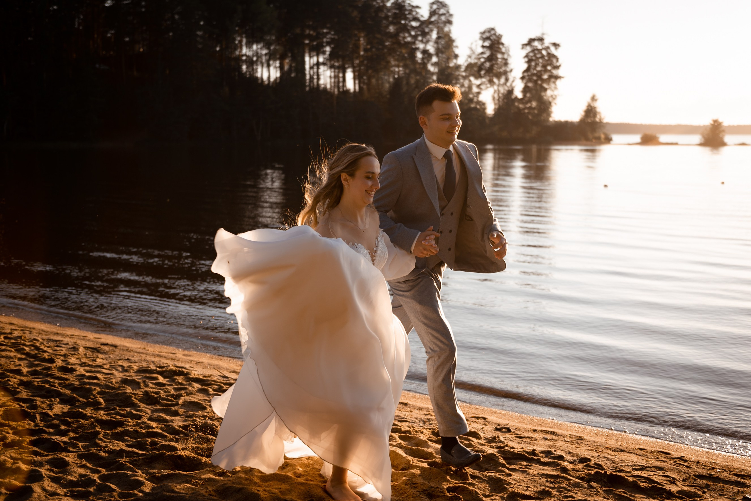 Весь день под дождем, вечером закат на озере. Свадебный и семейный фотограф София Невская