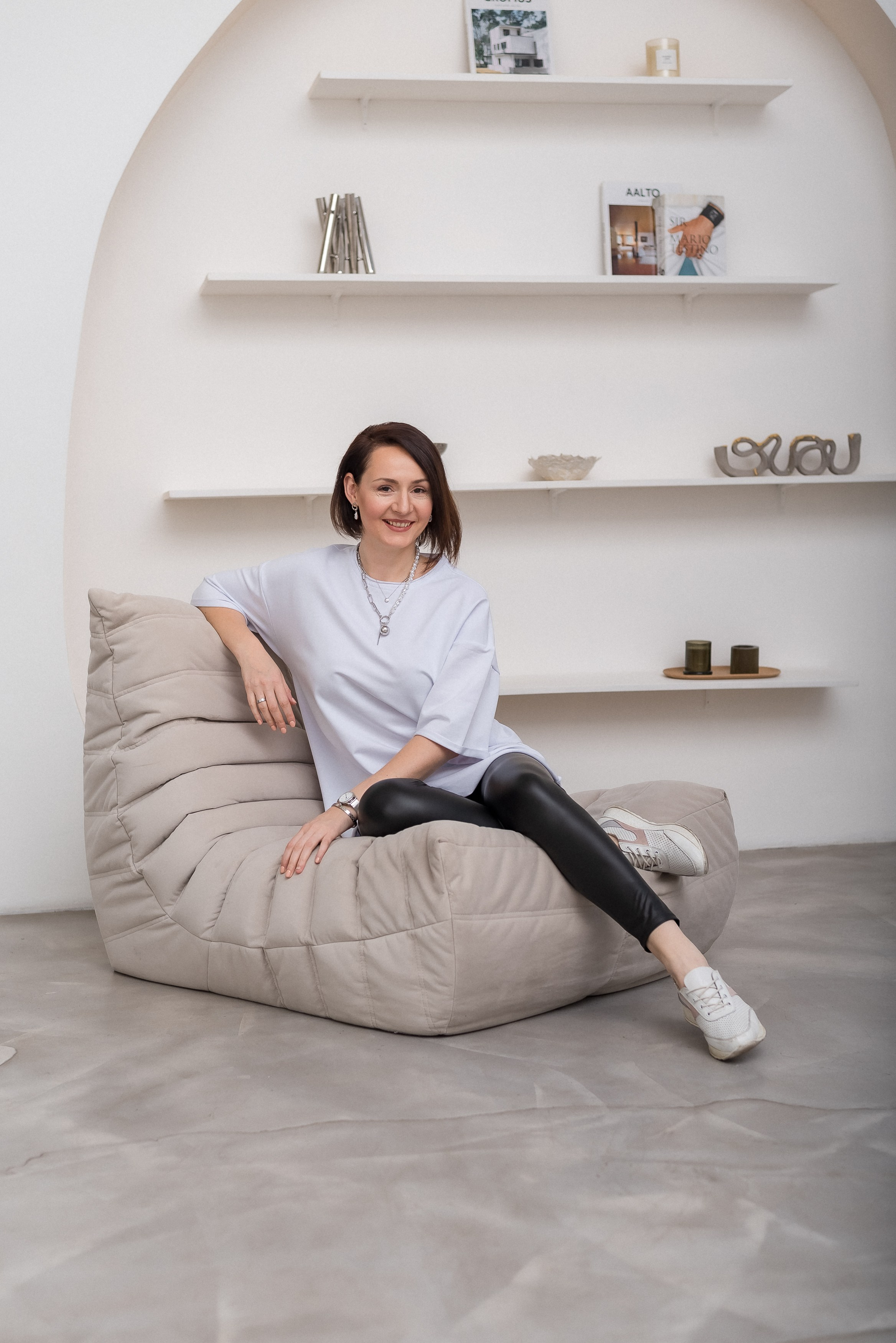 Портрет в минималистичной студии. КОНТЕНТ |БРЕНД фотограф Санкт-Петербург — Жанна Олтаржевская