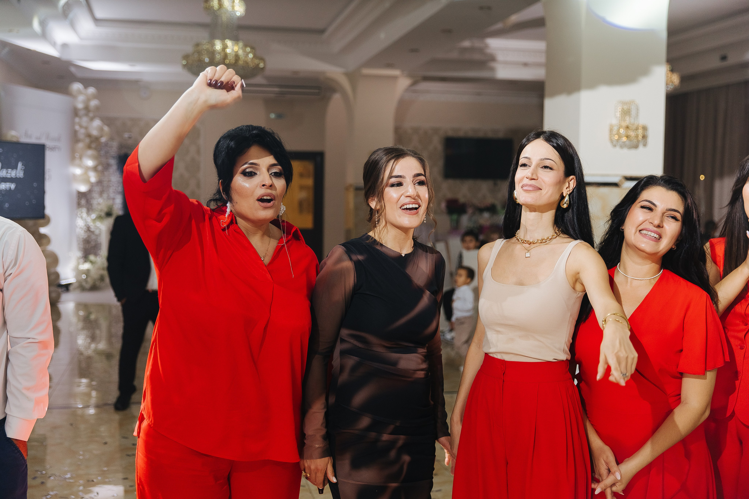 Ани и Назели. 35&5 День рождения, «Янтарь». Фотограф в Красноярске Надежда Воскресенская