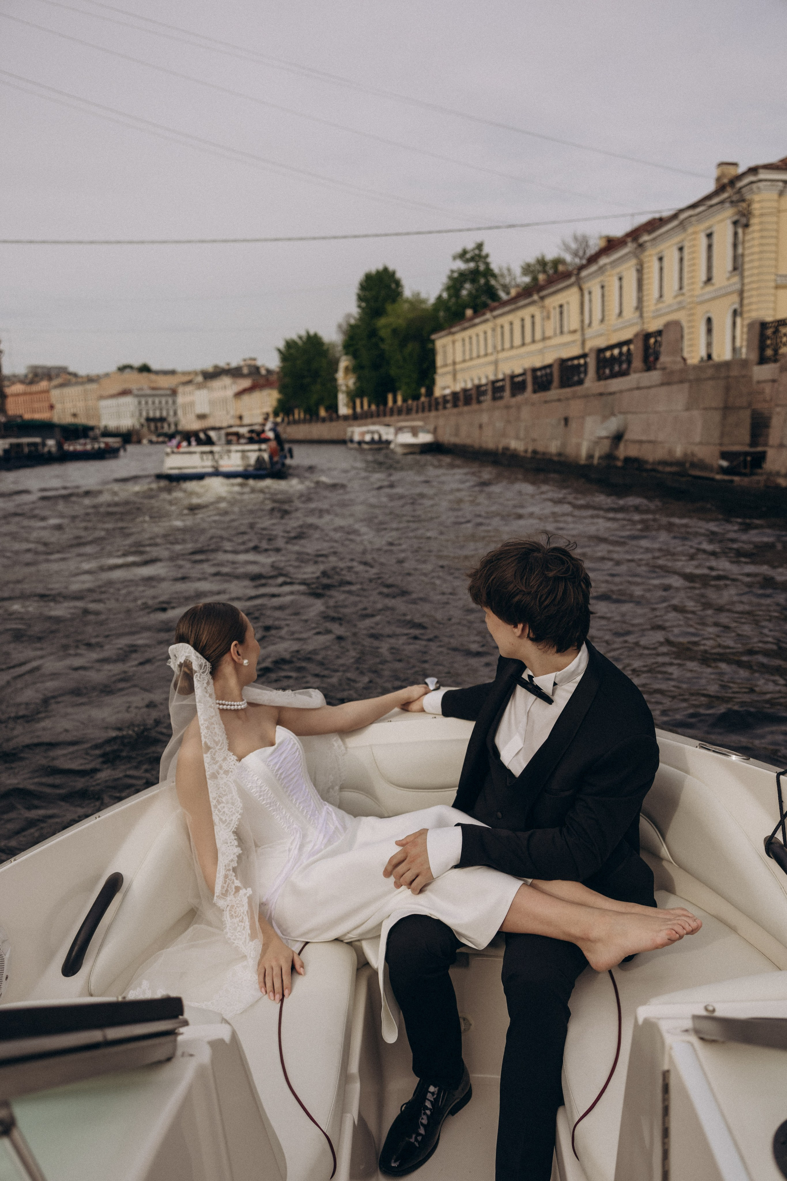 Свадебная прогулка на катере. Семейный и свадебный фотограф в Санкт-Петербурге Екатерина Васильева