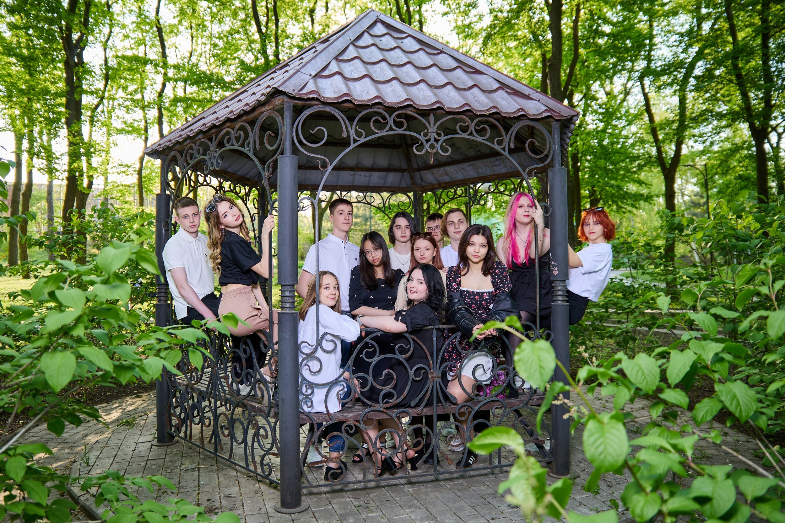 ШКОЛЬНИКИ. НАБЕРЕЖНАЯ. Фотограф Татаринов Андрей (Донецк / Макеевка)