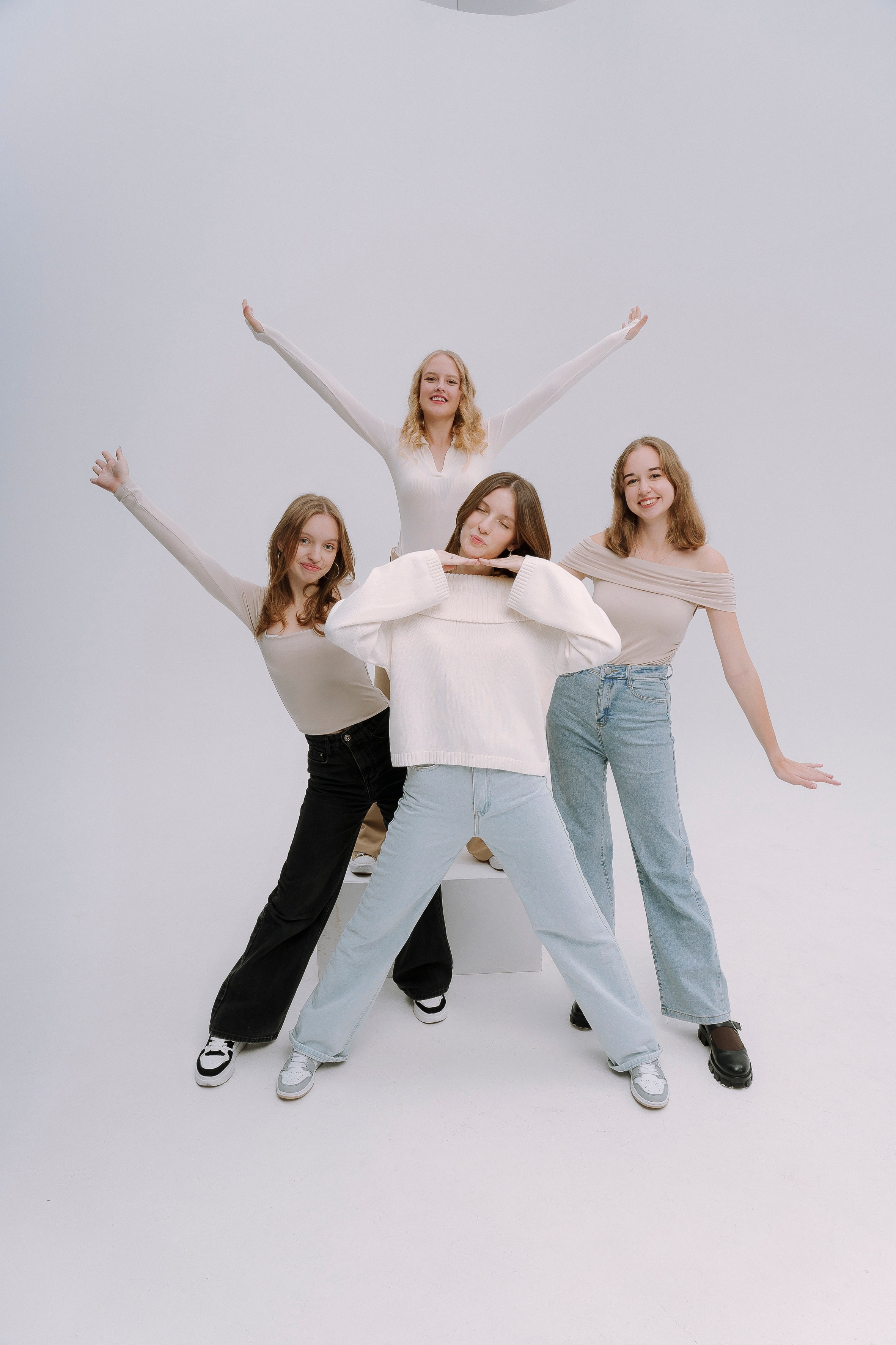 Фото студия- старшая школа. Выпускные альбомы Натальи Бутко: Новороссийск, Анапа, Геленджик